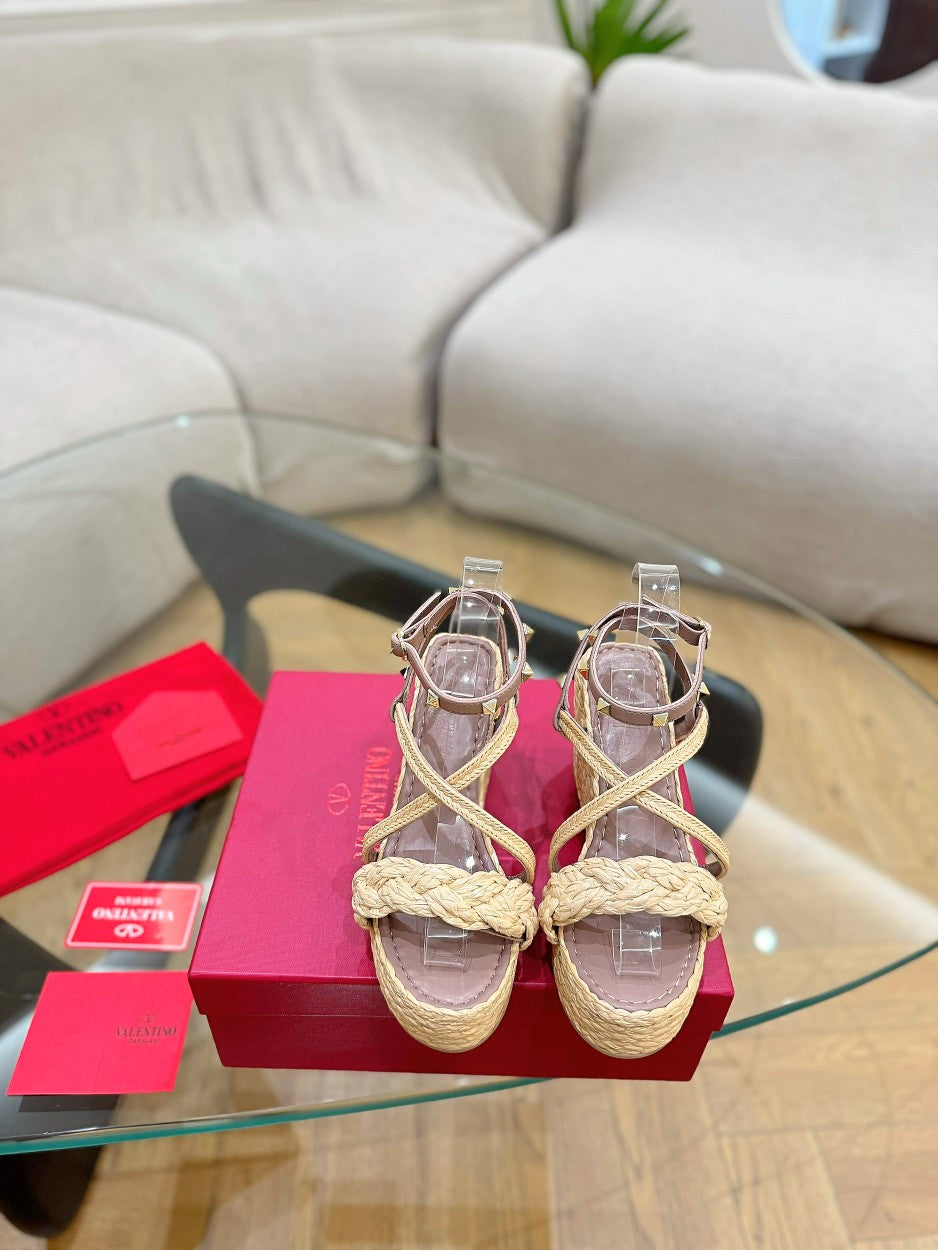 GARAVANI ROCKSTUD WEDGE SANDALS IN ROSY BROWN CALFSKIN AND BEIGE RAFFIA - 35
