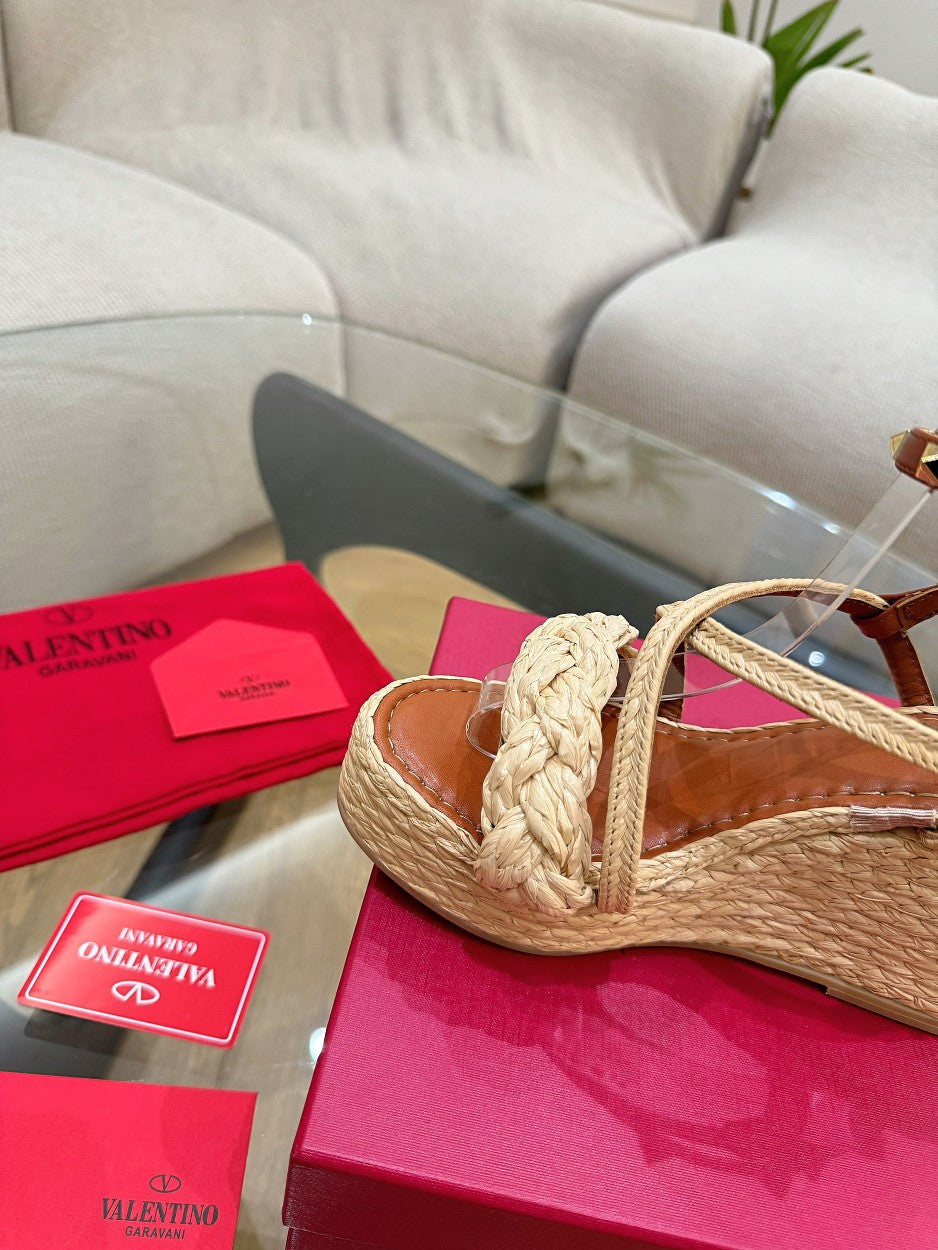 GARAVANI ROCKSTUD WEDGE SANDALS IN BRONZE BROWN CALFSKIN AND BEIGE RAFFIA - 35