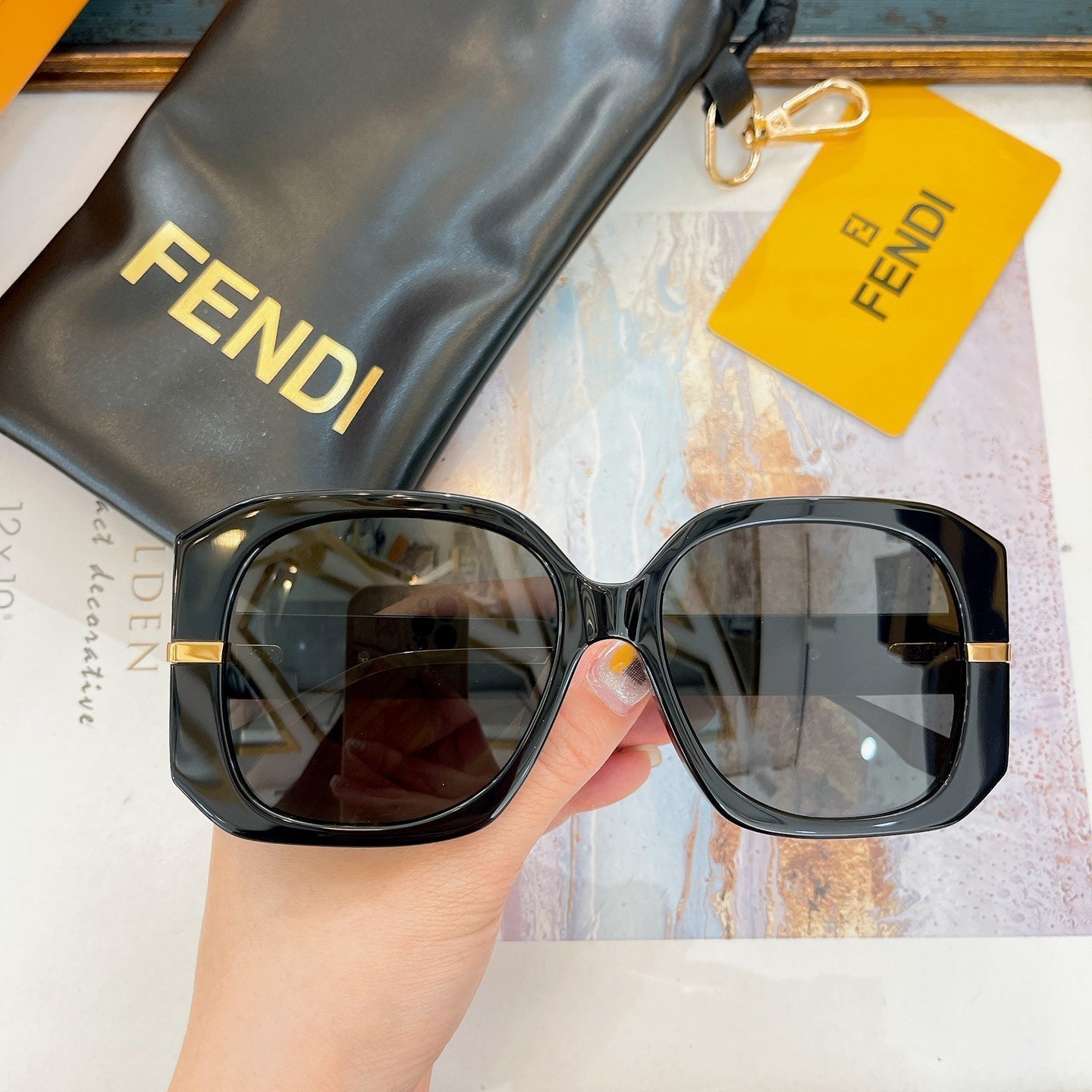 OVERSIZED FF DIAMONDS SQUARE FRAME SUNGLASSES FE40065F IN ACETATE - Red