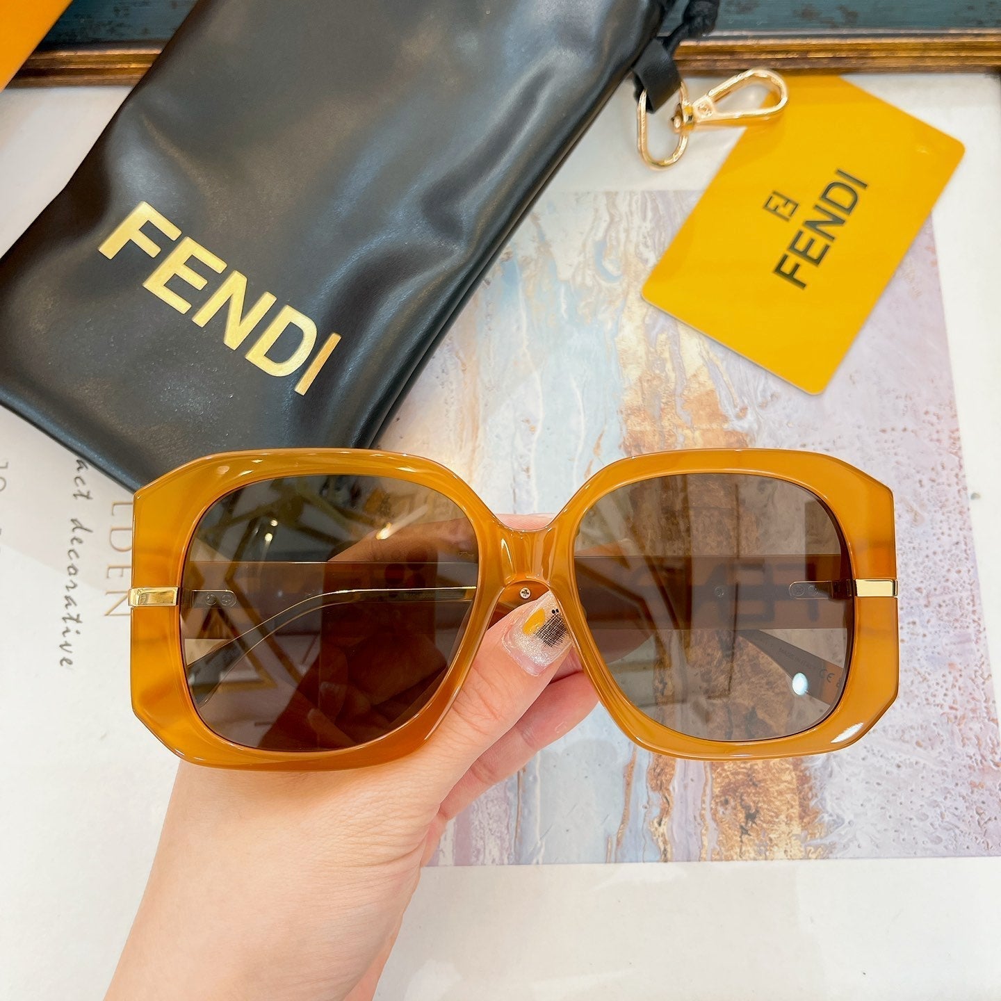 OVERSIZED FF DIAMONDS SQUARE FRAME SUNGLASSES FE40065F IN ACETATE - Red