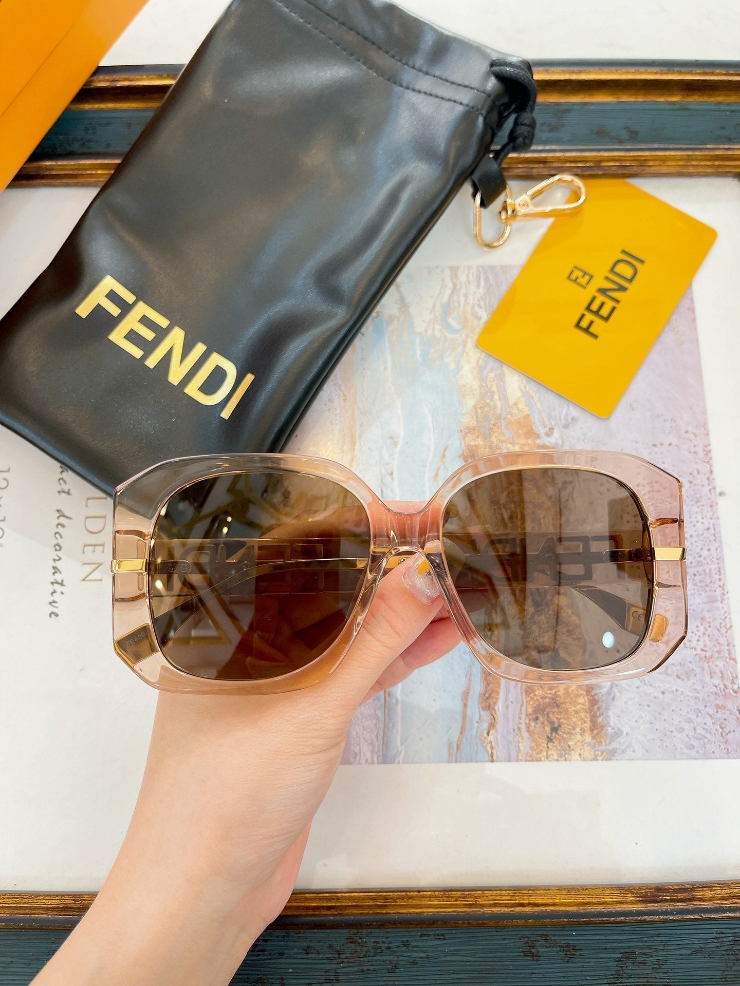 OVERSIZED FF DIAMONDS SQUARE FRAME SUNGLASSES FE40065F IN ACETATE - Red