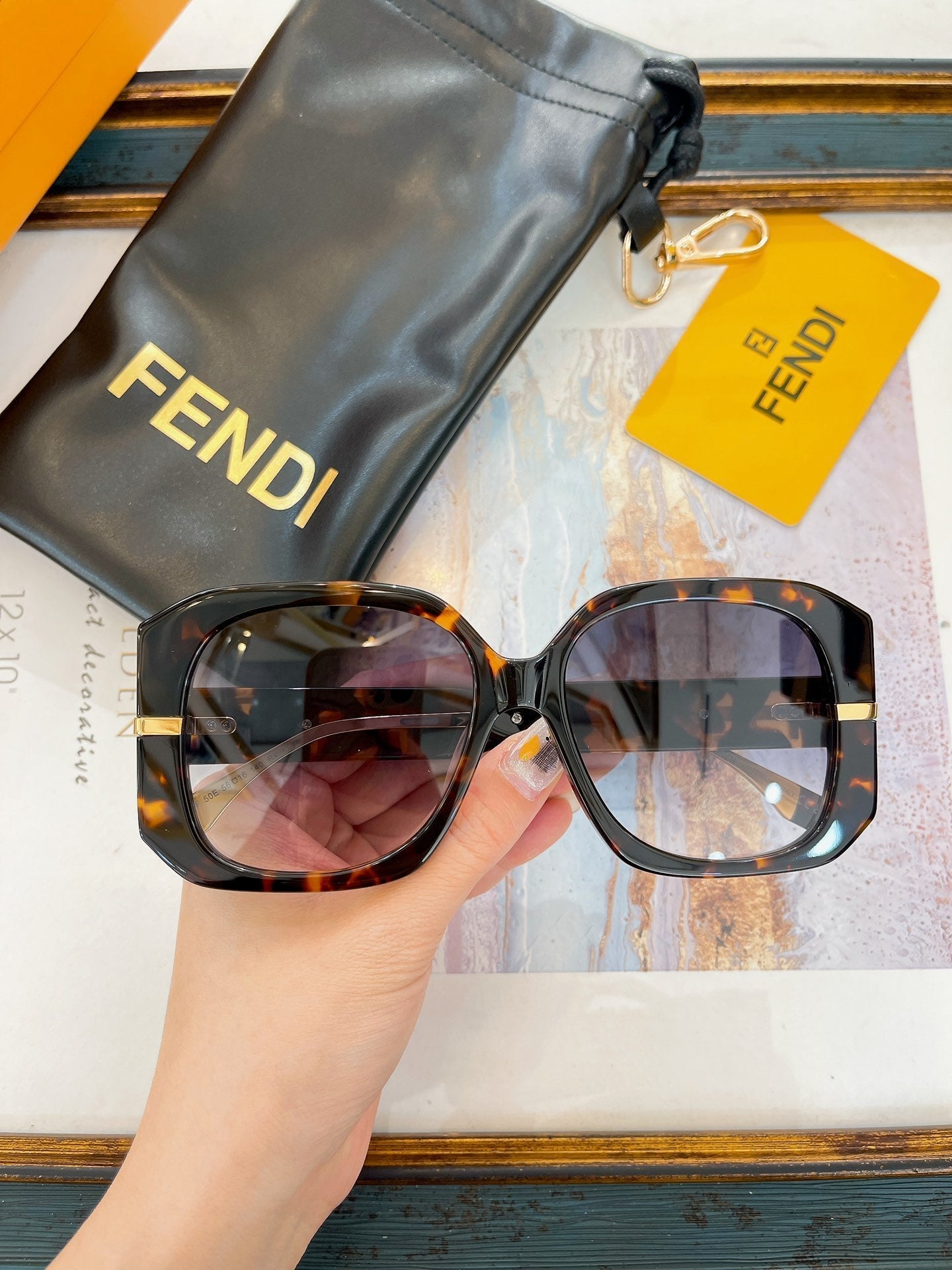 OVERSIZED FF DIAMONDS SQUARE FRAME SUNGLASSES FE40065F IN ACETATE - Red