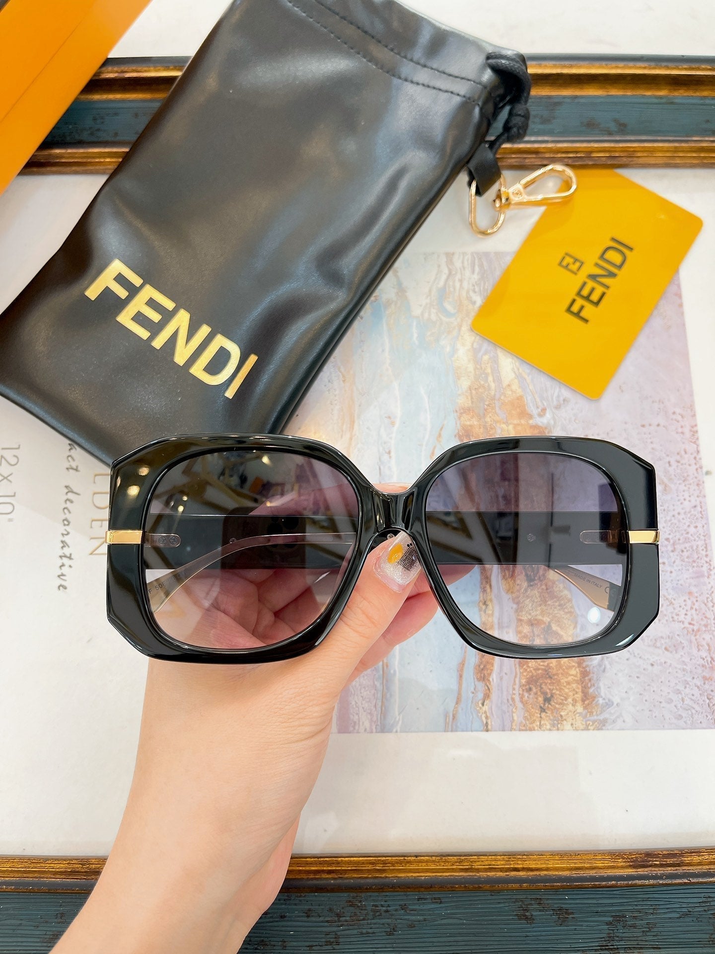 OVERSIZED FF DIAMONDS SQUARE FRAME SUNGLASSES FE40065F IN ACETATE - Red