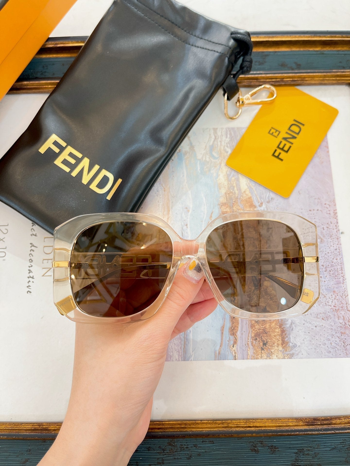 OVERSIZED FF DIAMONDS SQUARE FRAME SUNGLASSES FE40065F IN ACETATE - Red