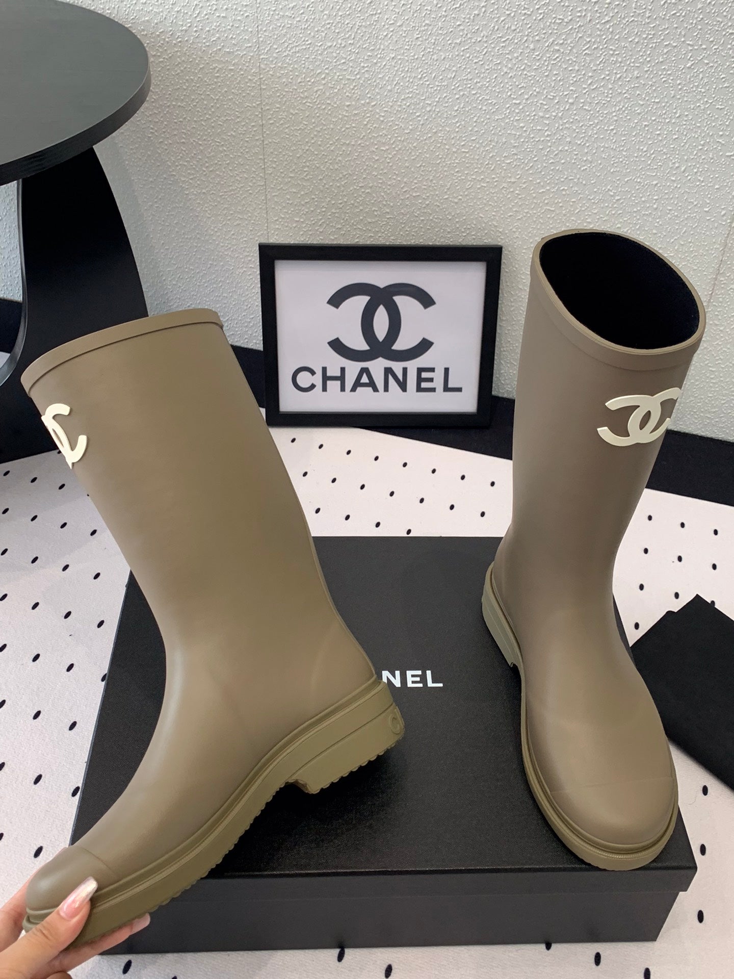 cc rainboot chanel dark beige - 35