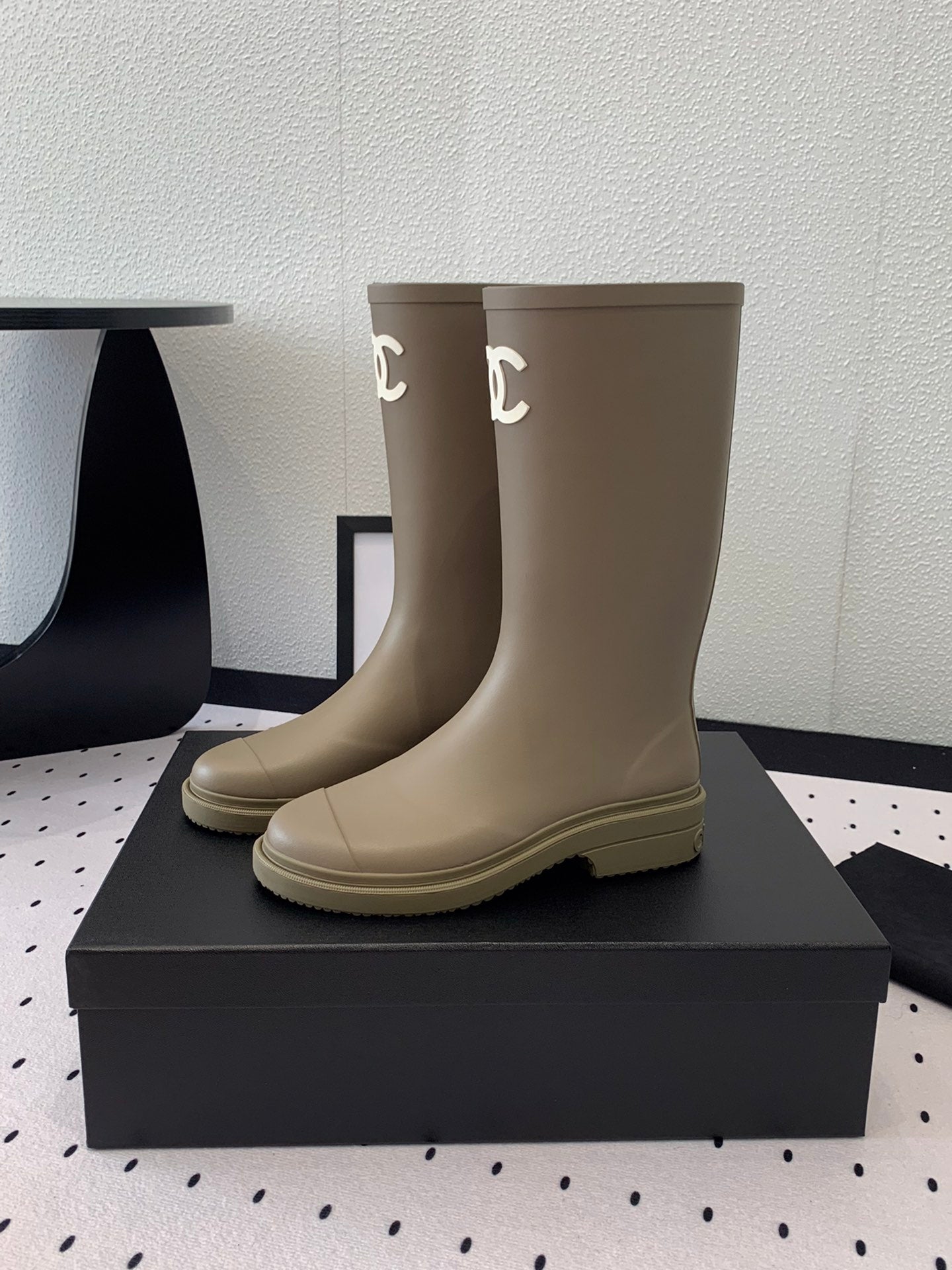cc rainboot chanel dark beige - 35