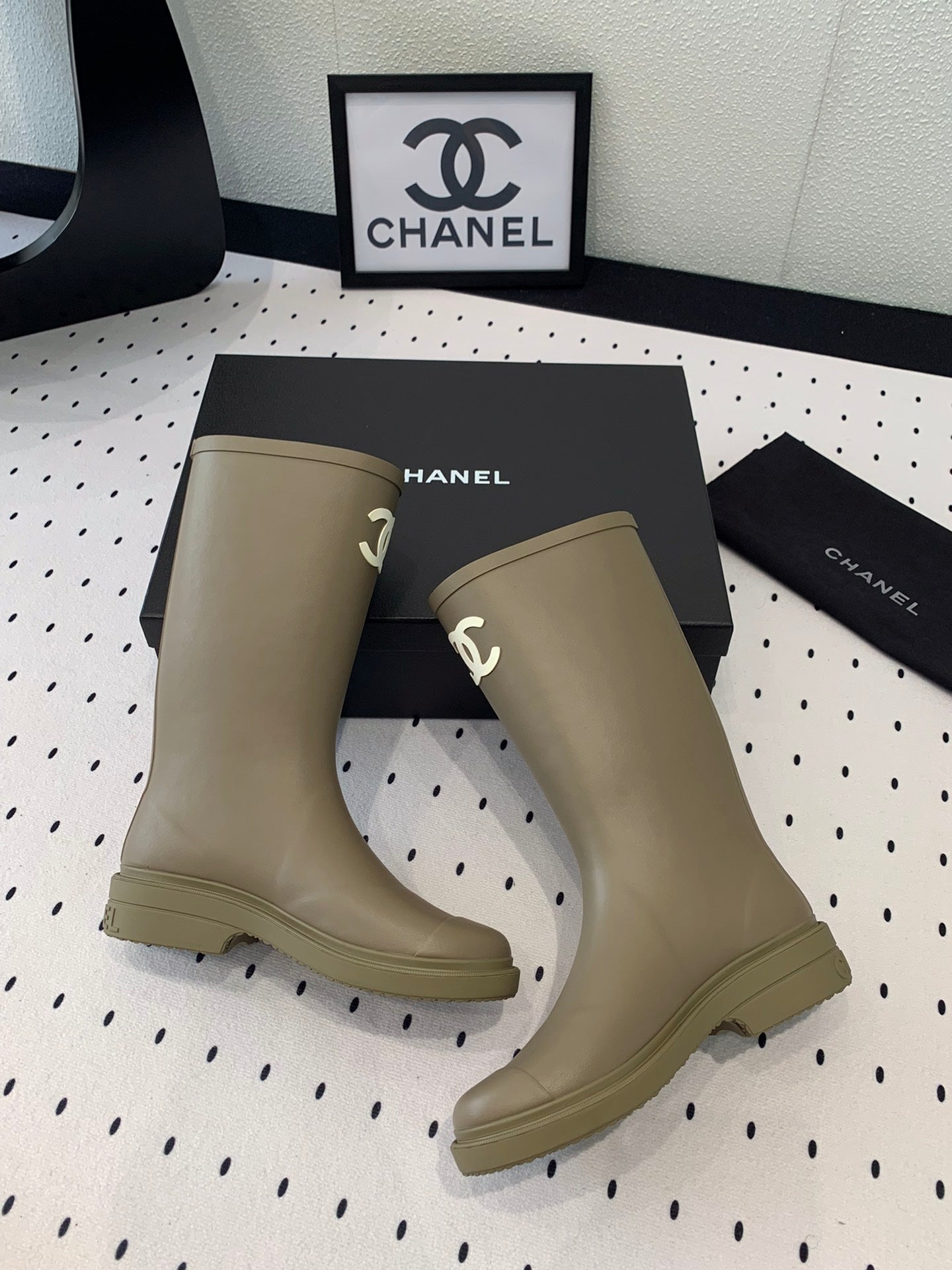 cc rainboot chanel dark beige - 35