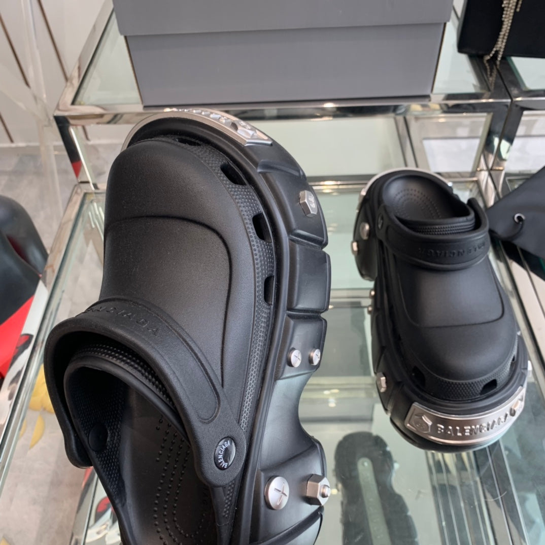 HARDCROCS MULES IN BLACK RUBBER - 36