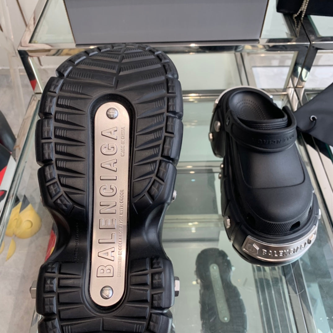 HARDCROCS MULES IN BLACK RUBBER - 36