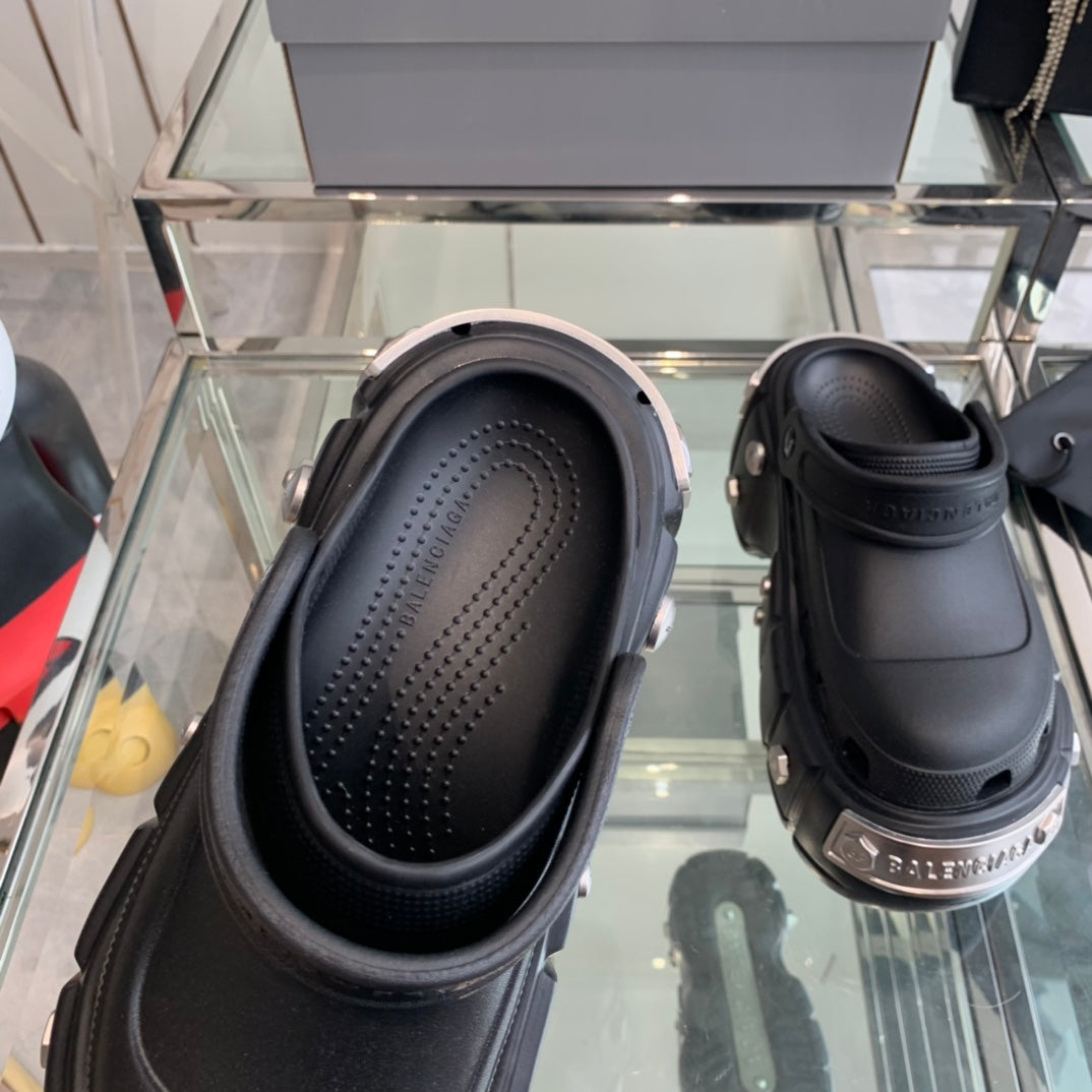 HARDCROCS MULES IN BLACK RUBBER - 36