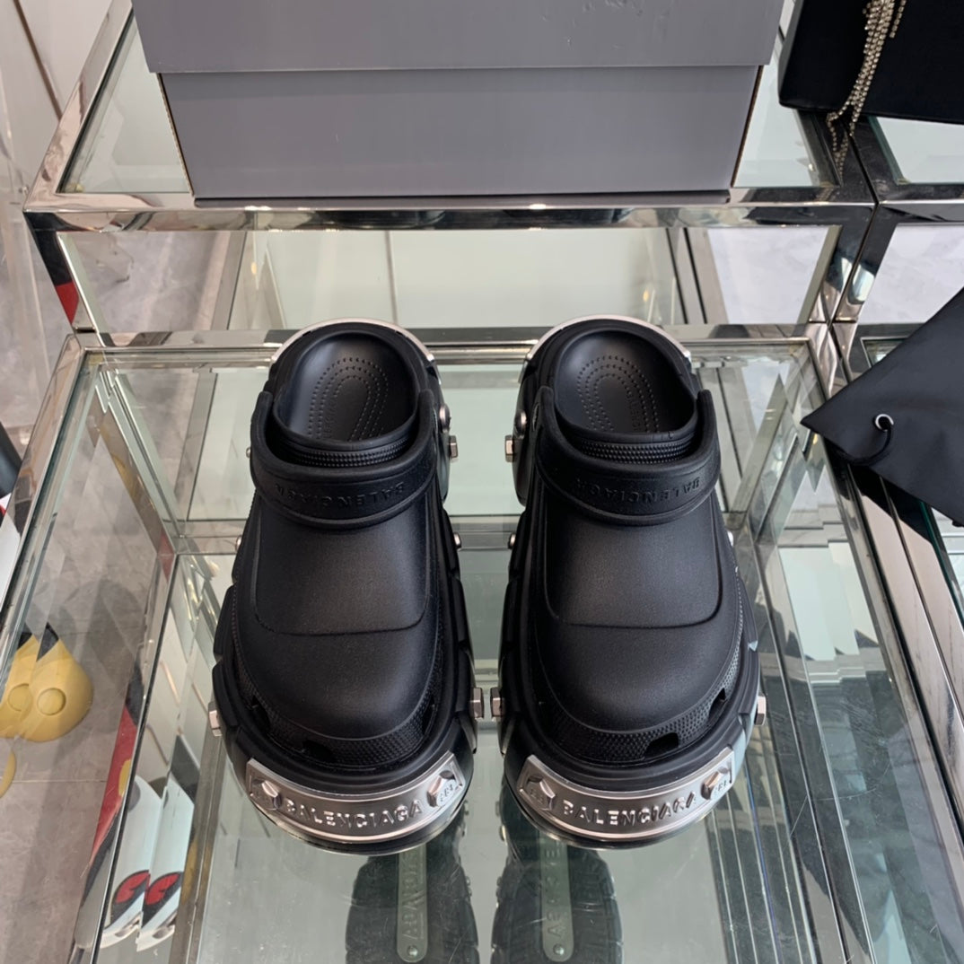 HARDCROCS MULES IN BLACK RUBBER - 36