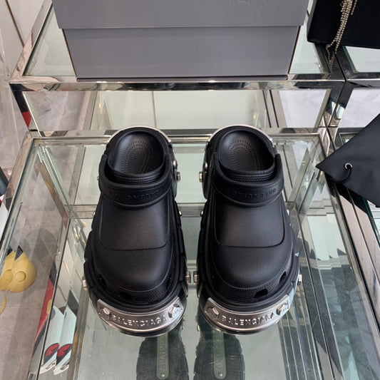 HARDCROCS MULES IN BLACK RUBBER - 36