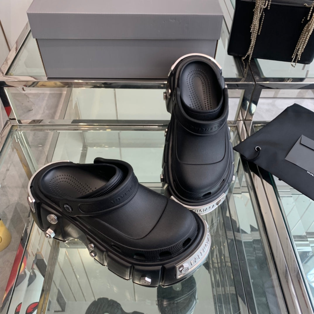 HARDCROCS MULES IN BLACK RUBBER - 36