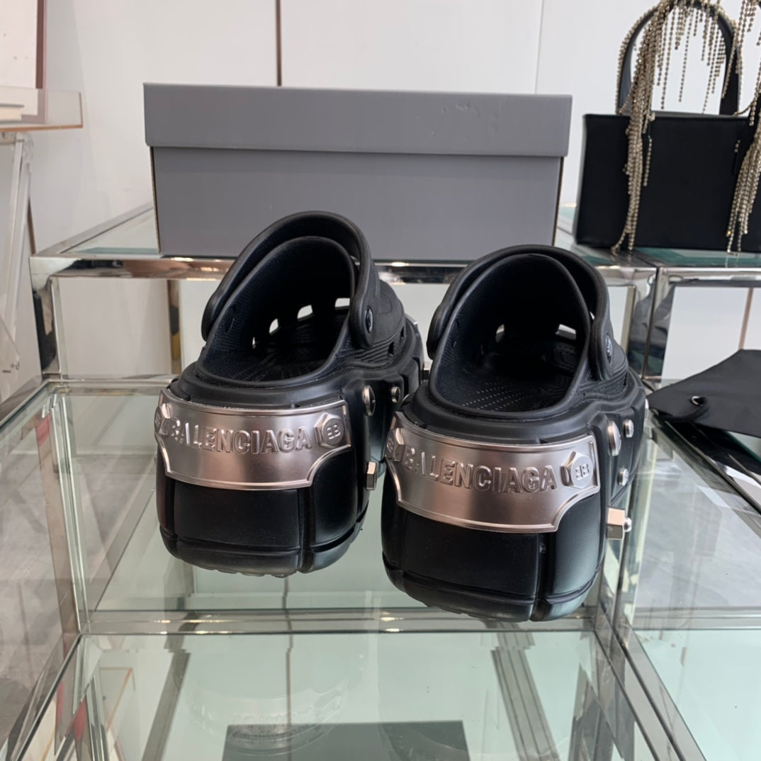 HARDCROCS MULES IN BLACK RUBBER - 36