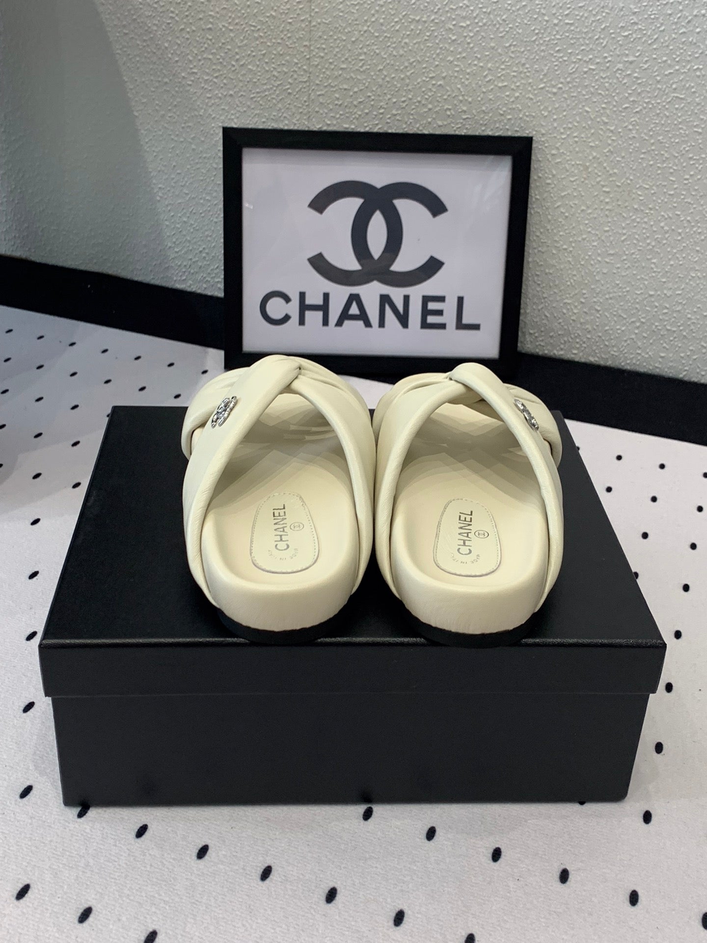 TWISTED SLIPPERS IN WHITE LAMBSKIN - 35