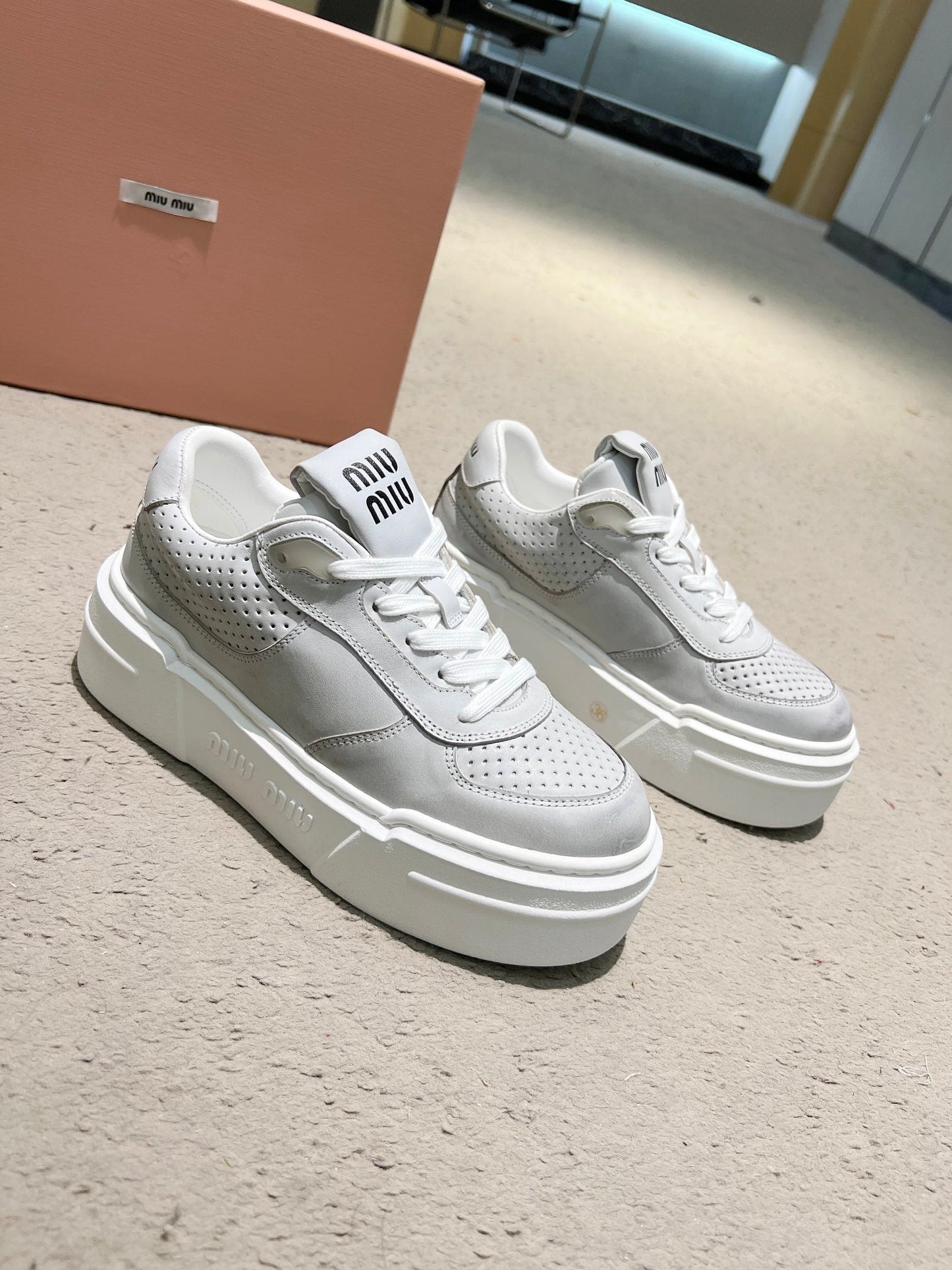 Sneakers Thick-soled Light Gray Cowhide - 35