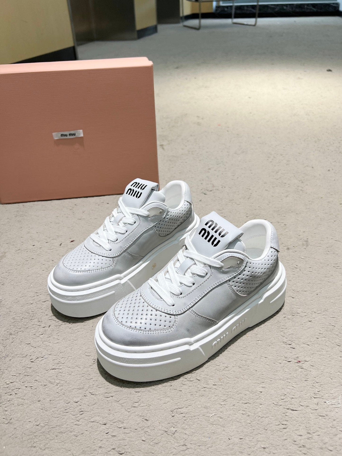 Sneakers Thick-soled Light Gray Cowhide - 35