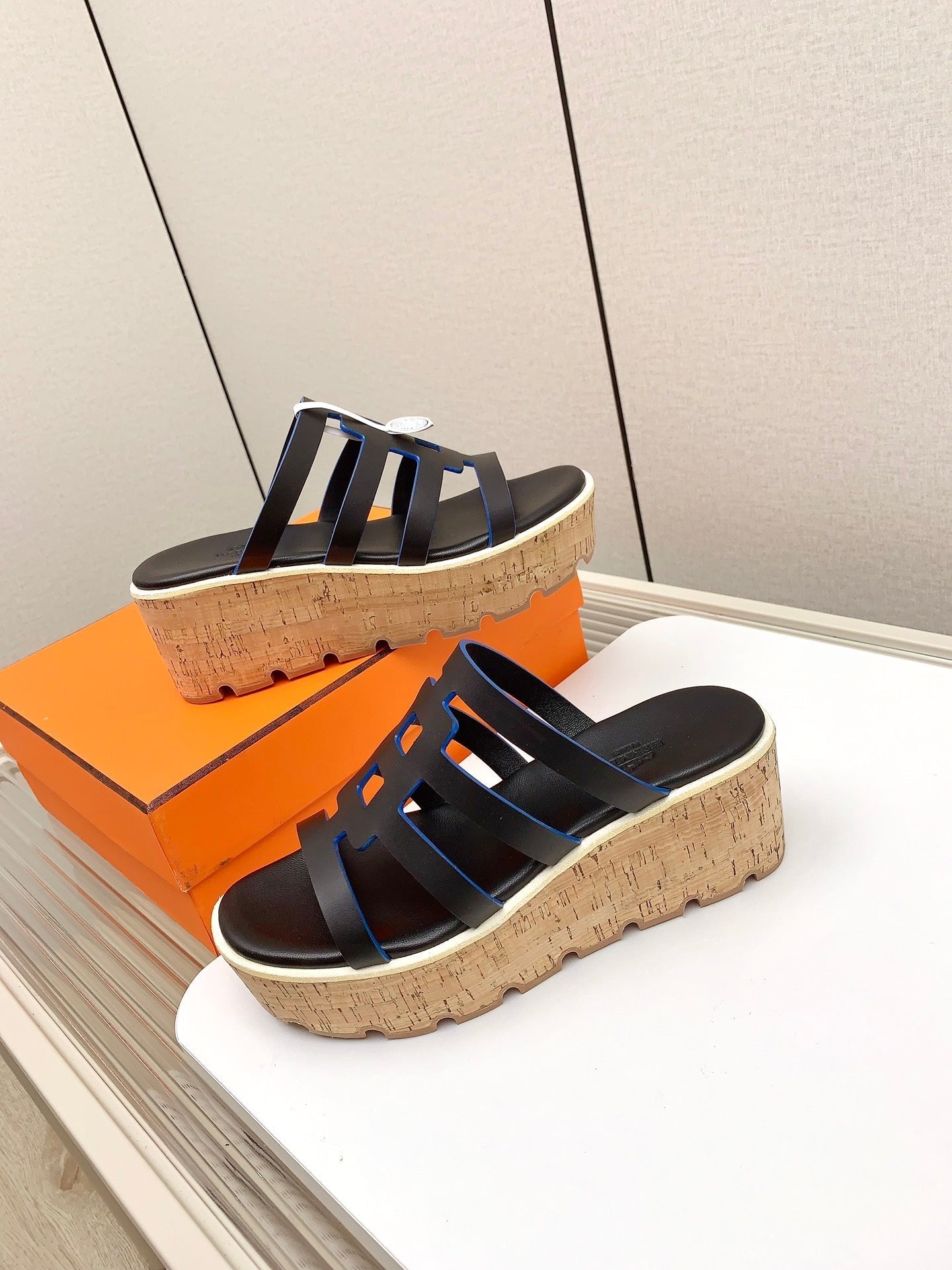 ISABELLA 30 SANDAL IN BLACK CALFSKIN - 34