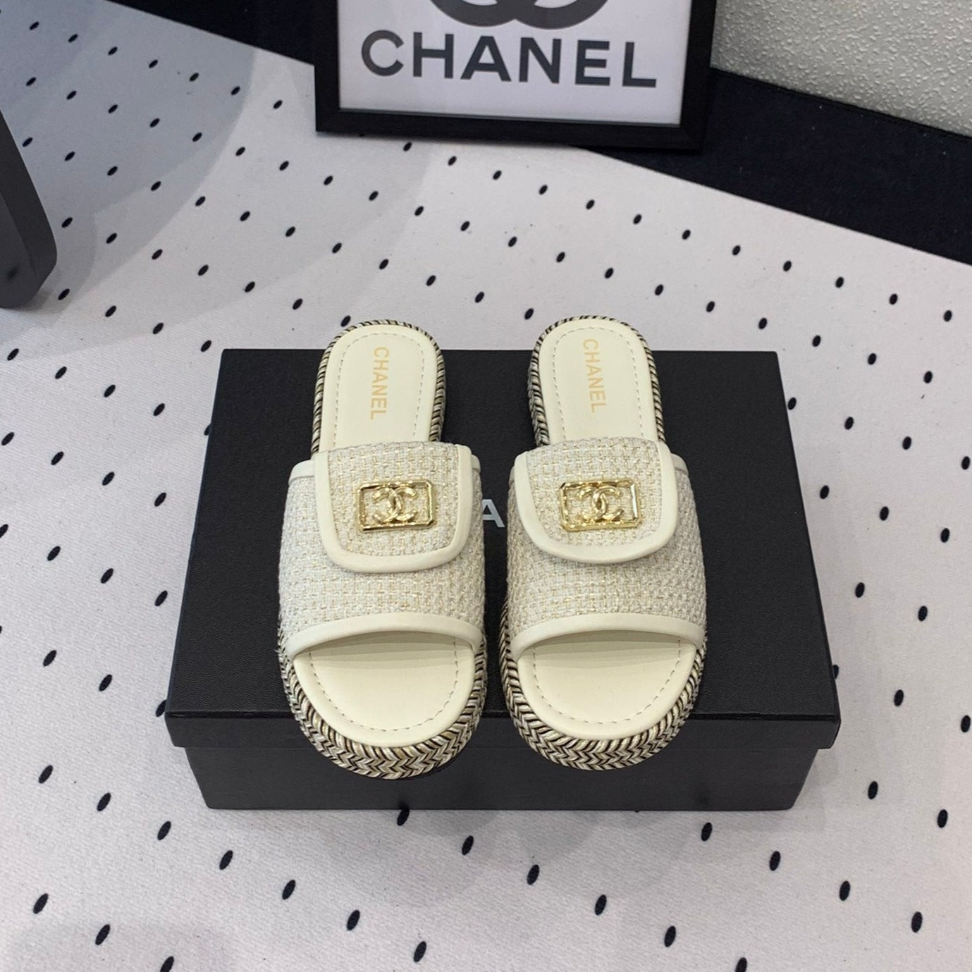 Double CC Women New Trendy Calfskin Slippers White - 35