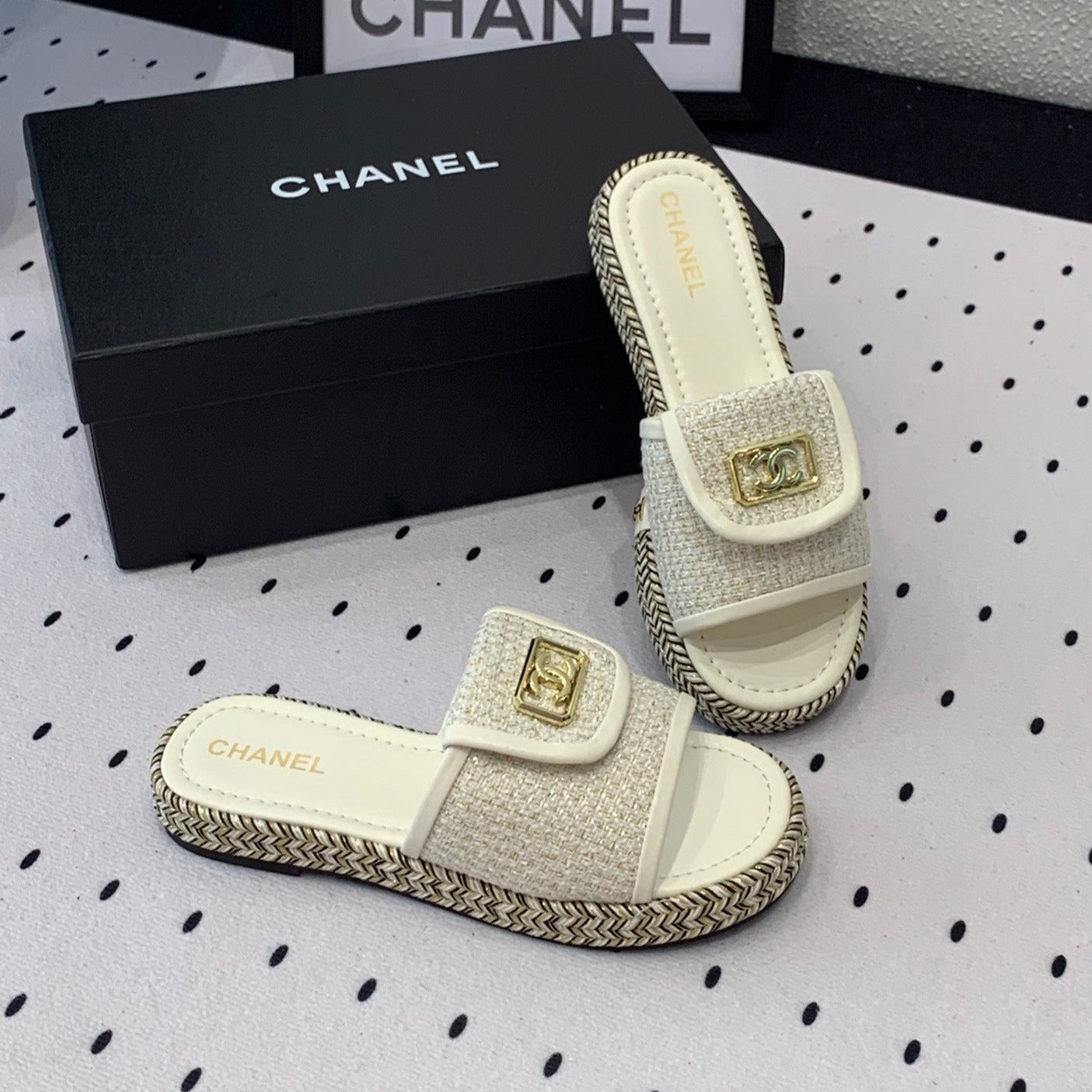 Double CC Women New Trendy Calfskin Slippers White - 35