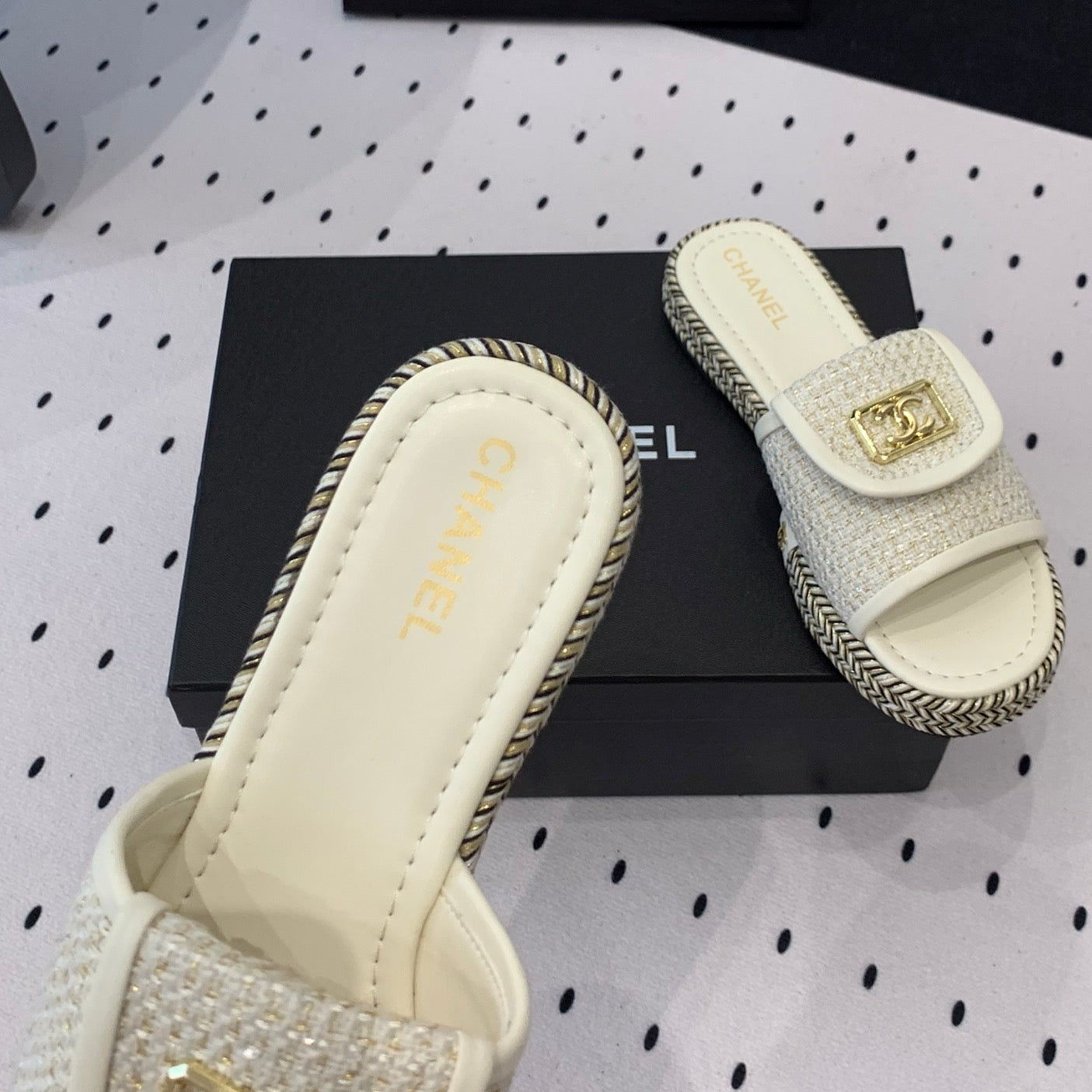 Double CC Women New Trendy Calfskin Slippers White - 35