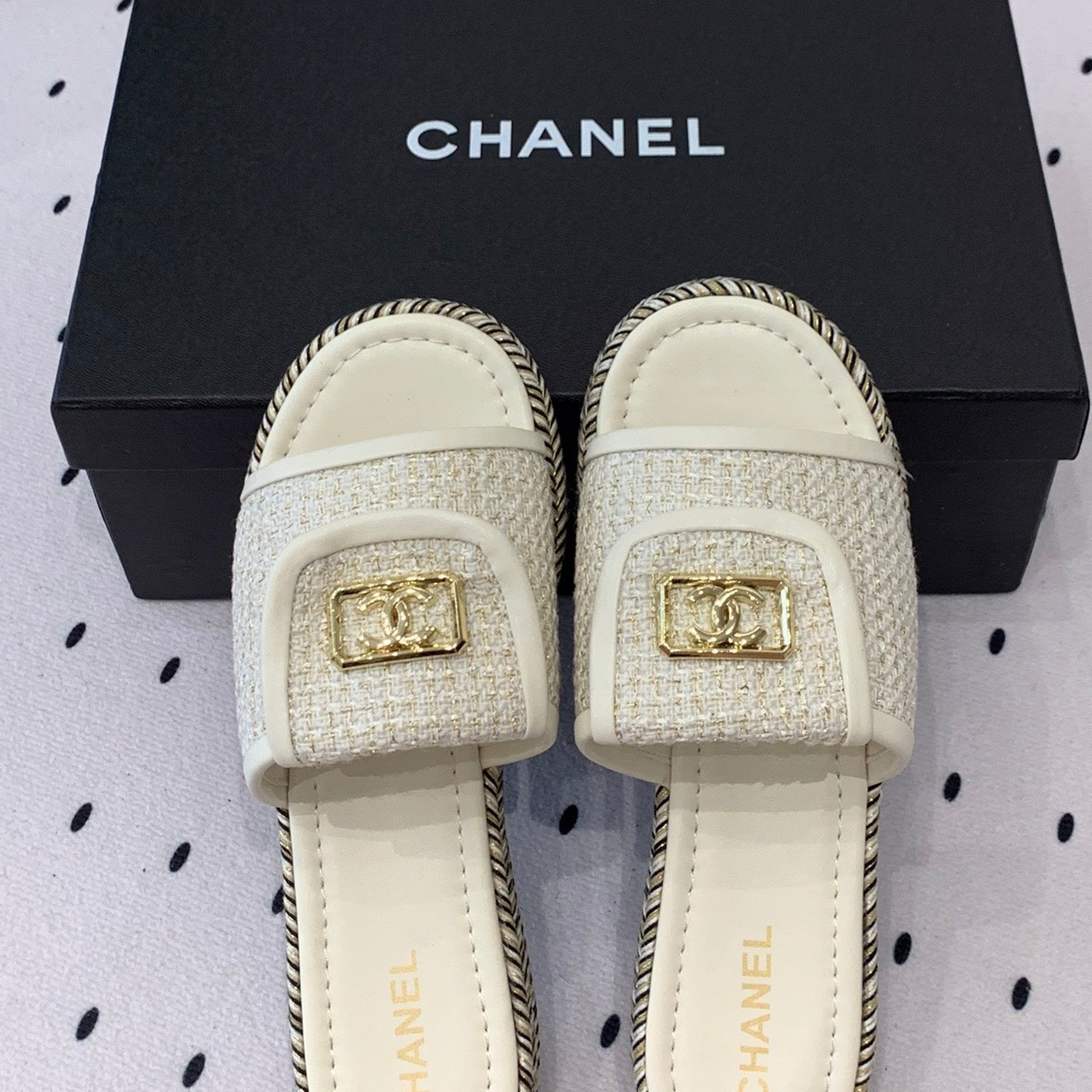 Double CC Women New Trendy Calfskin Slippers White - 35