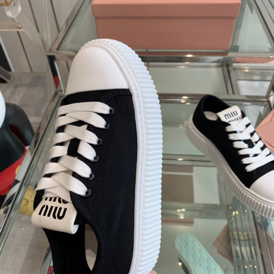 Sneakers High Sole Black And White Canvas - 35