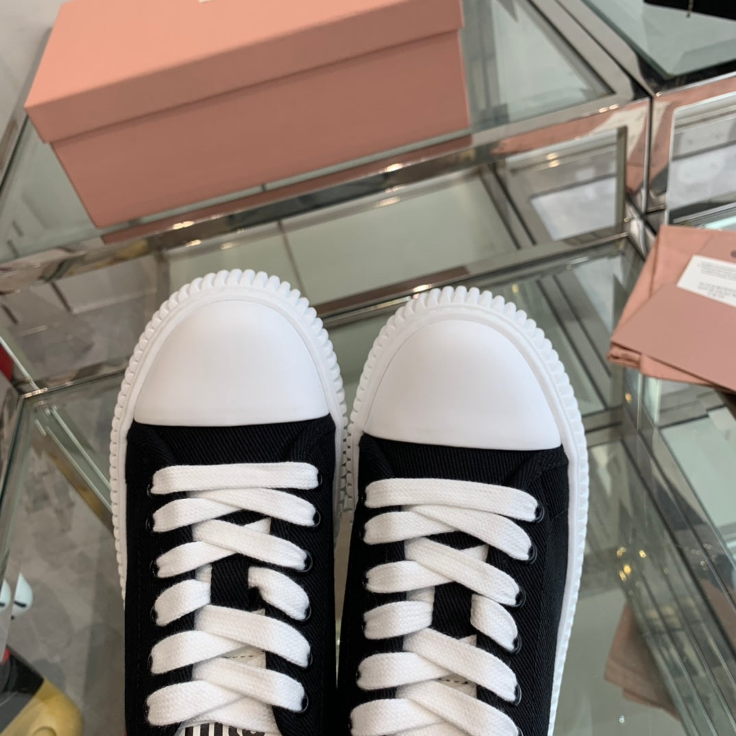 Sneakers High Sole Black And White Canvas - 35