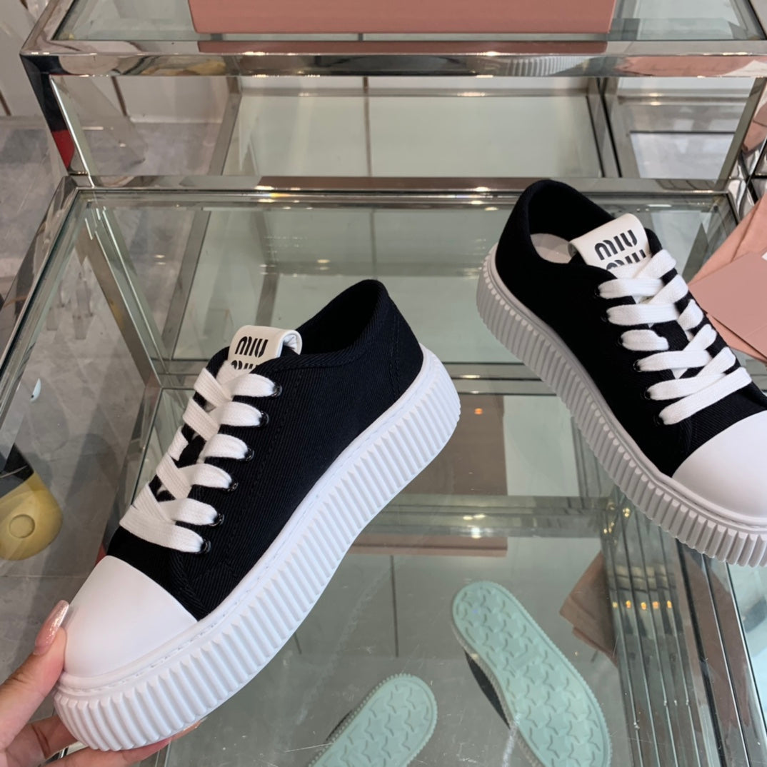 Sneakers High Sole Black And White Canvas - 35
