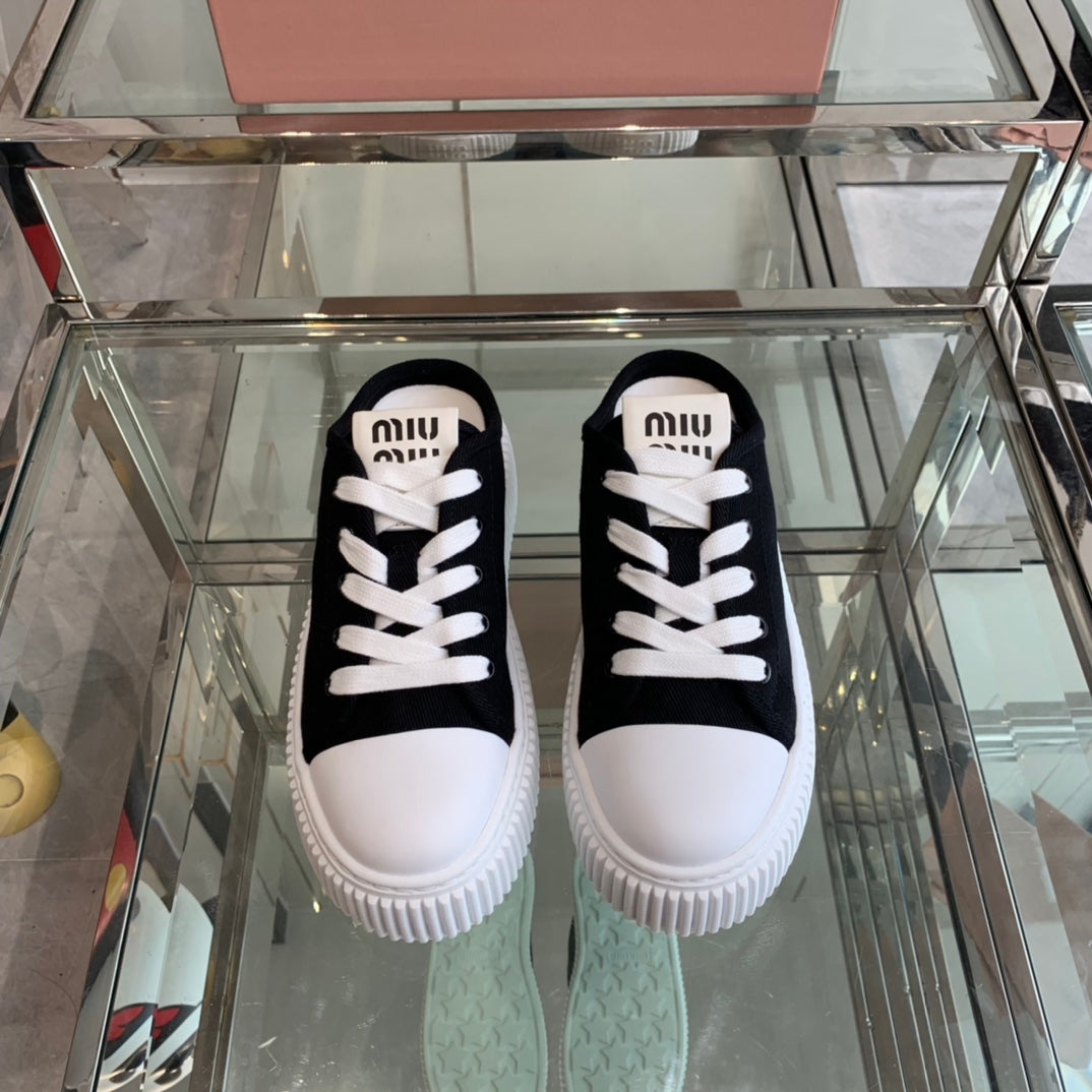 Mule Shoes Black And White Canvas - 35