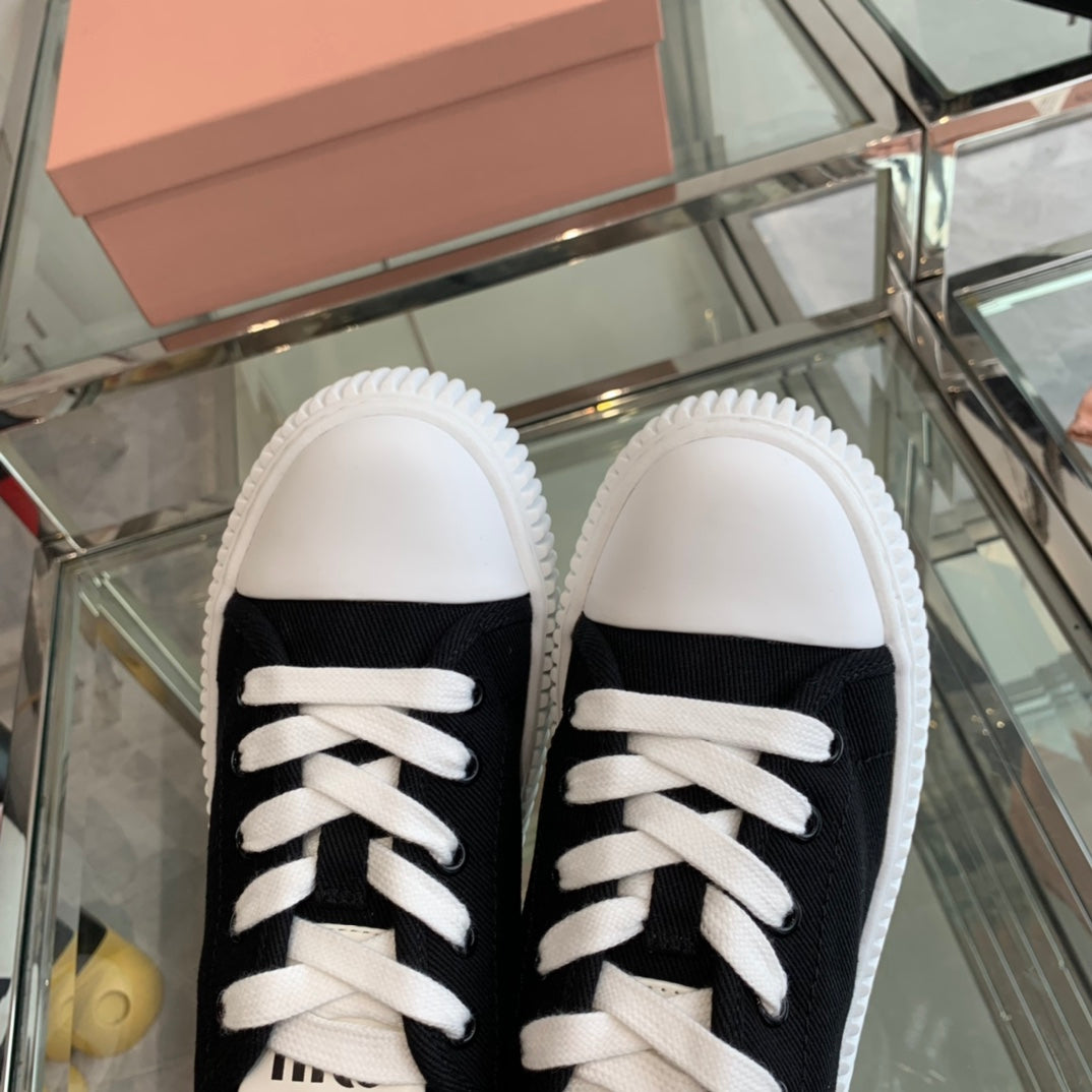 Mule Shoes Black And White Canvas - 35
