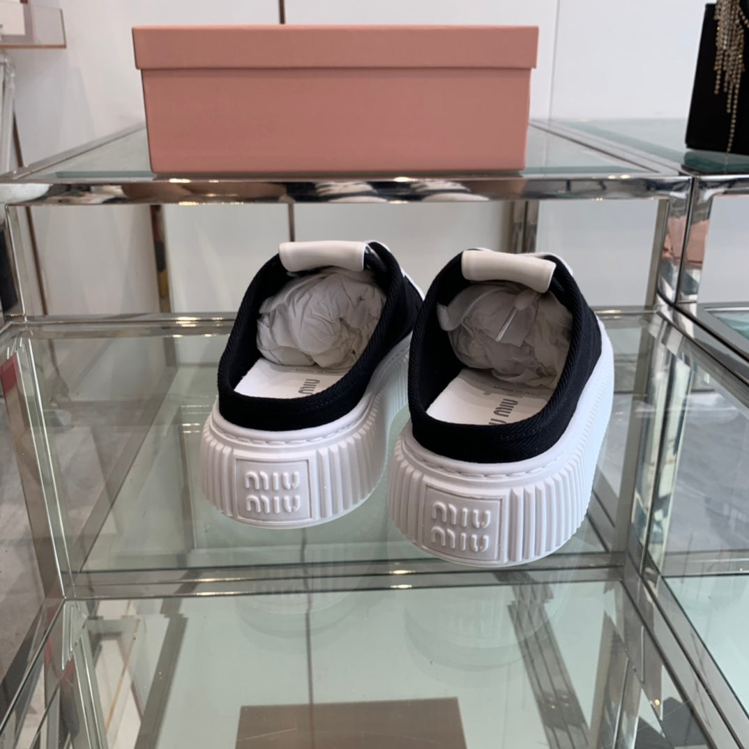 Mule Shoes Black And White Canvas - 35