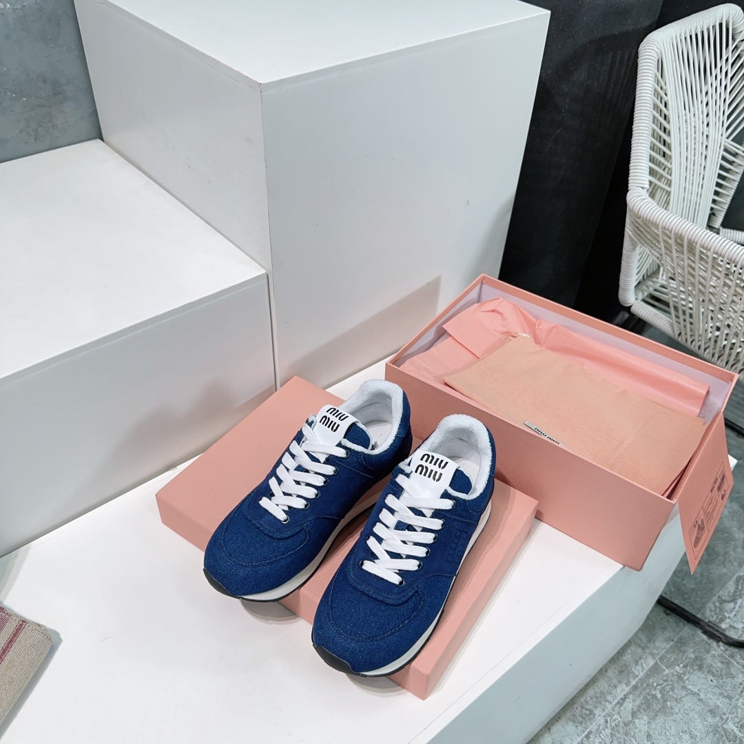 Azure Color Sneakers Canvas - 35