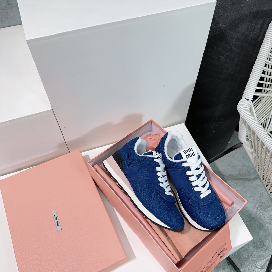 Azure Color Sneakers Canvas - 35