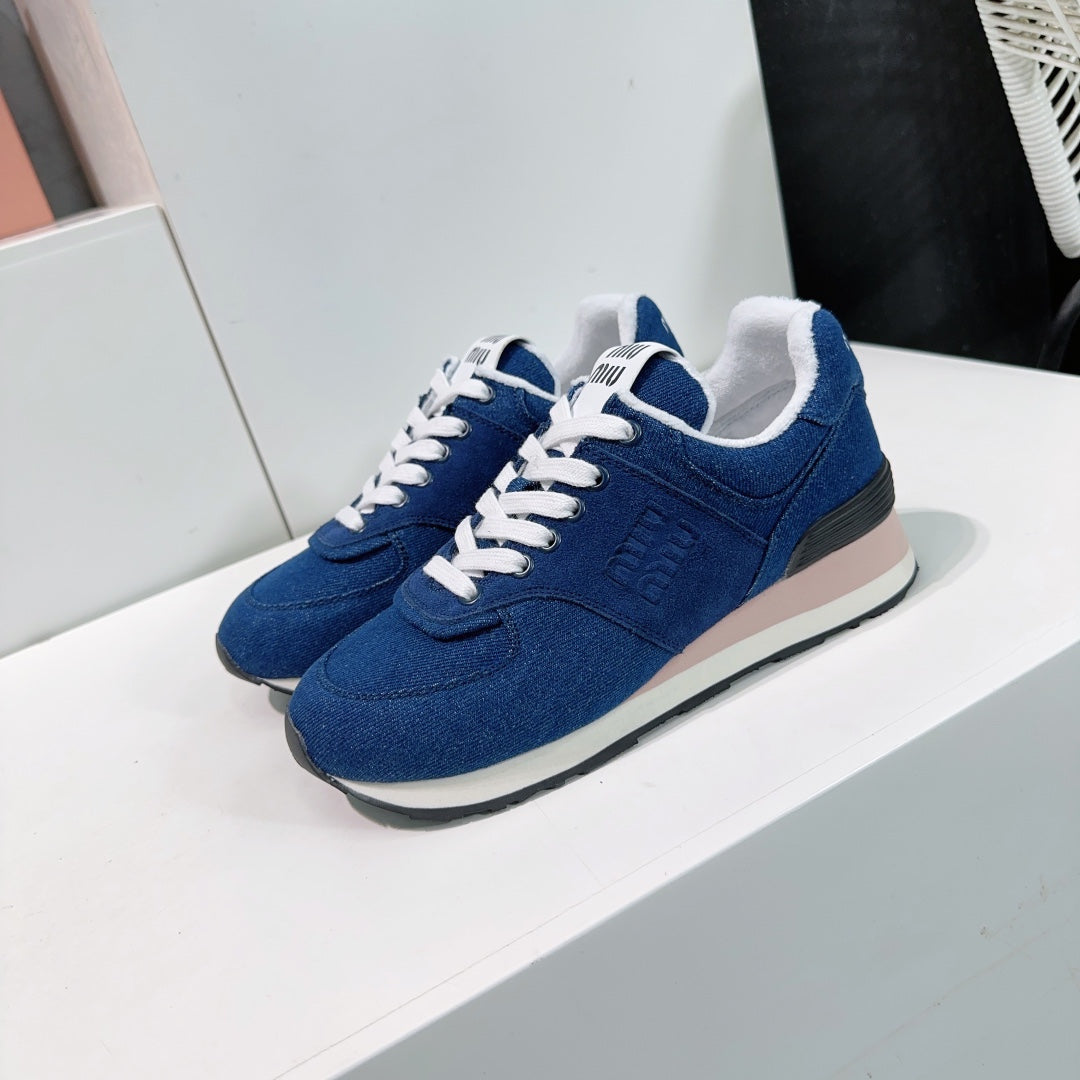 Azure Color Sneakers Canvas - 35