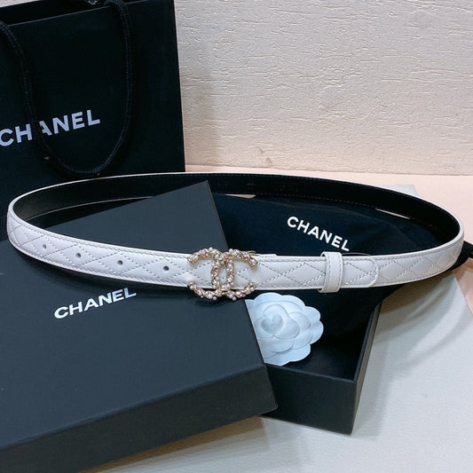CC BELT 20MM IN WHITE EMBROIDERED CALFSKIN GOLD HARDWARE ATTACH PEARL - 30
