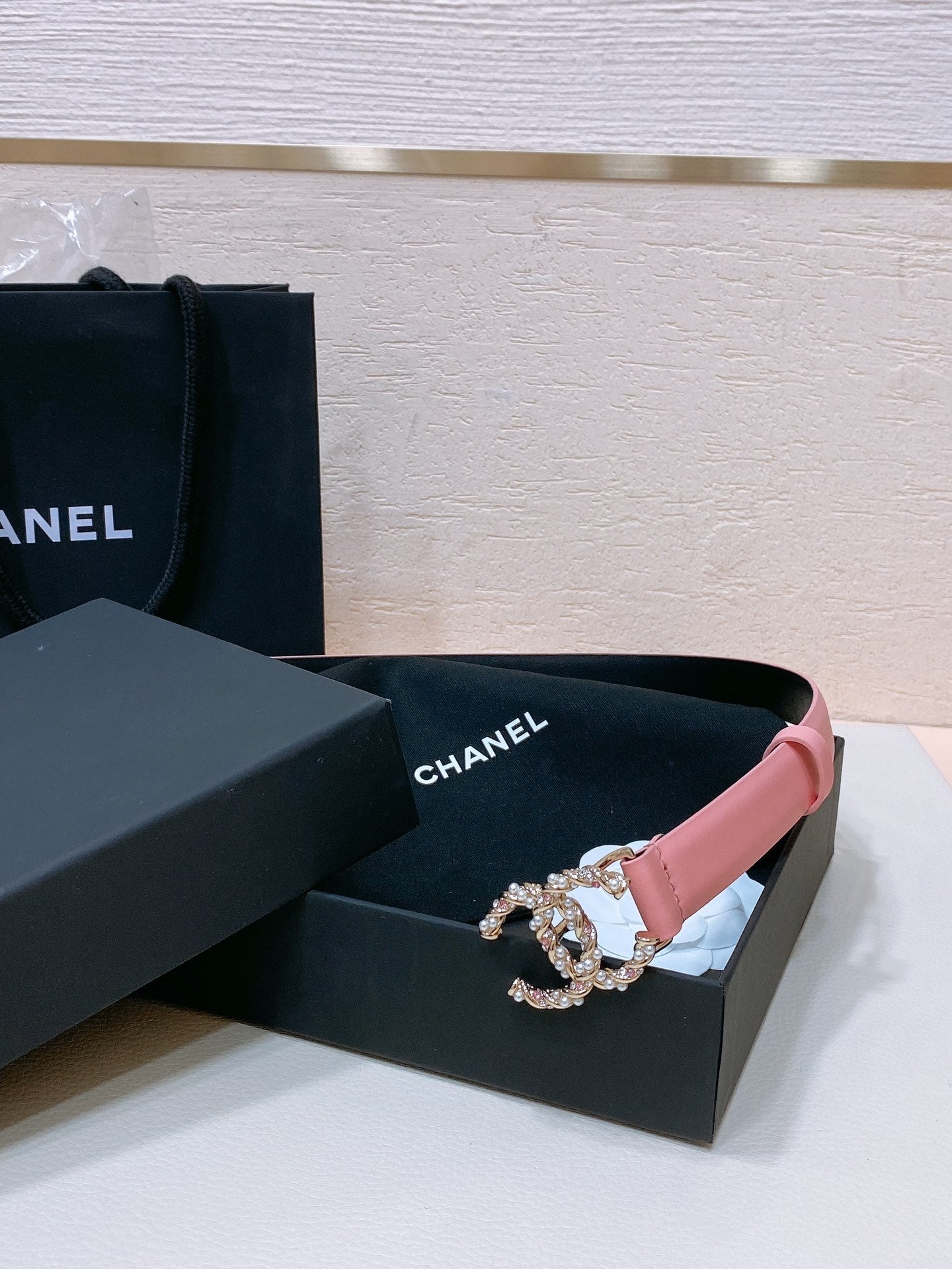 CC BELT 20MM IN SALMON PINK CALFSKIN GOLD HARDWARE ATTACH PEARLS - 30