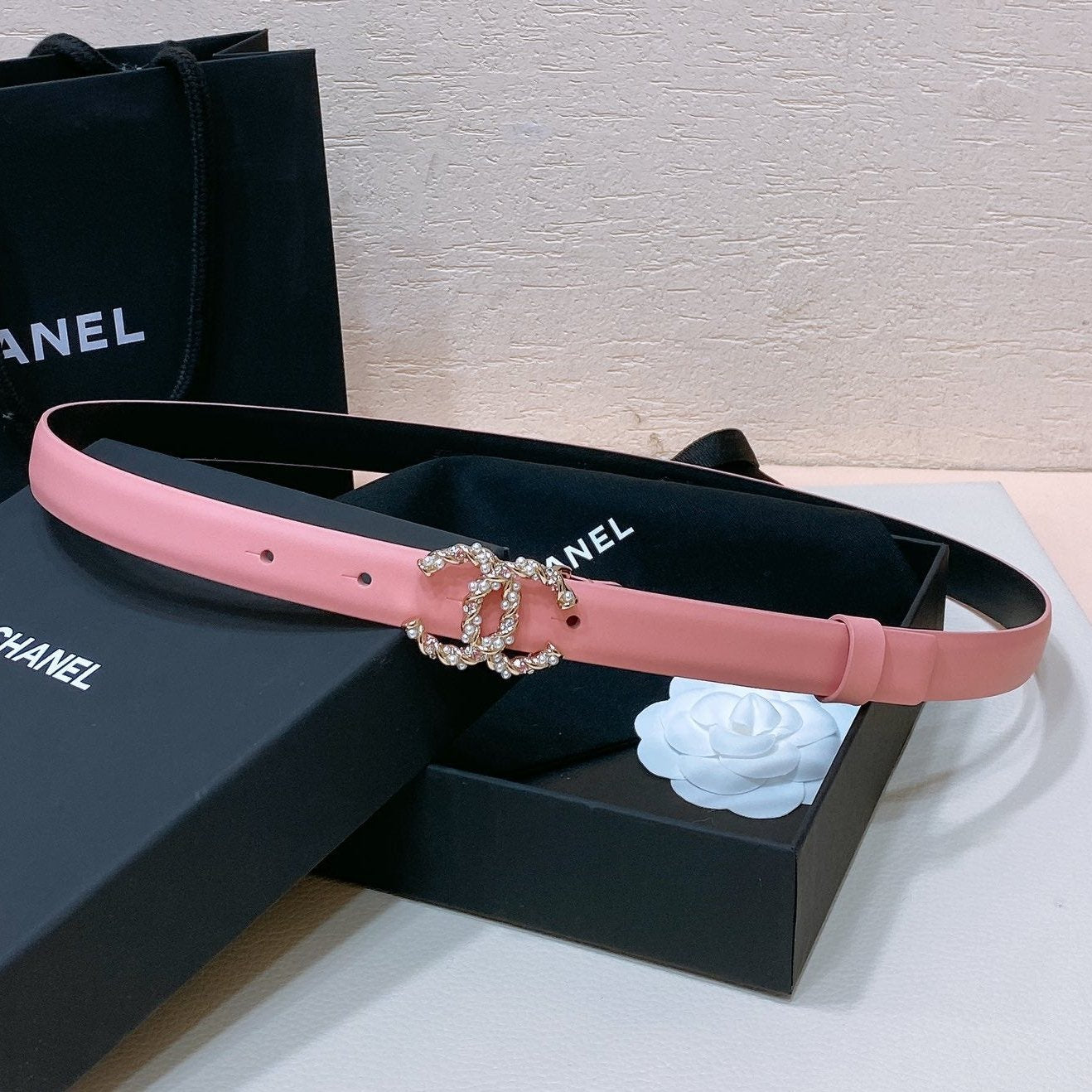 CC BELT 20MM IN SALMON PINK CALFSKIN GOLD HARDWARE ATTACH PEARLS - 30