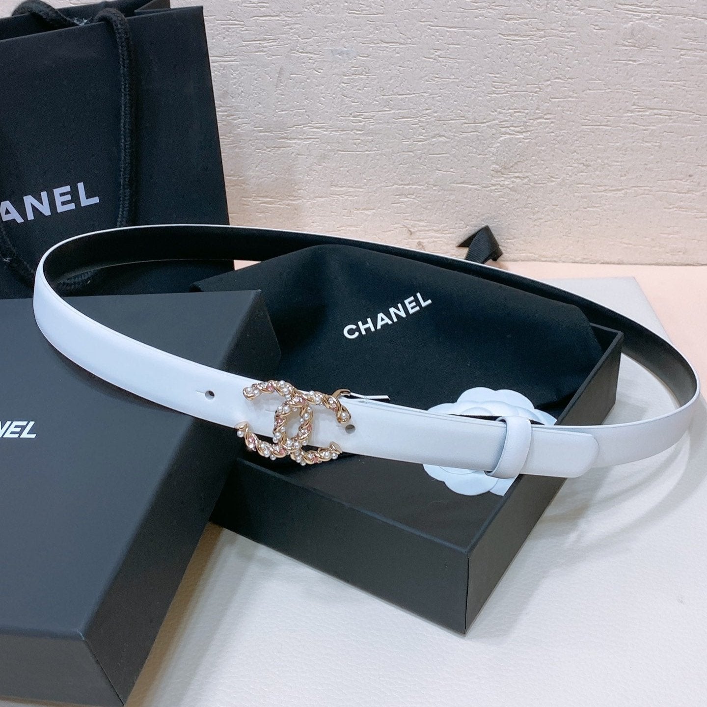 CC BELT 20MM IN WHITE CALFSKIN GOLD HARDWARE ATTACH PEARLS - 30