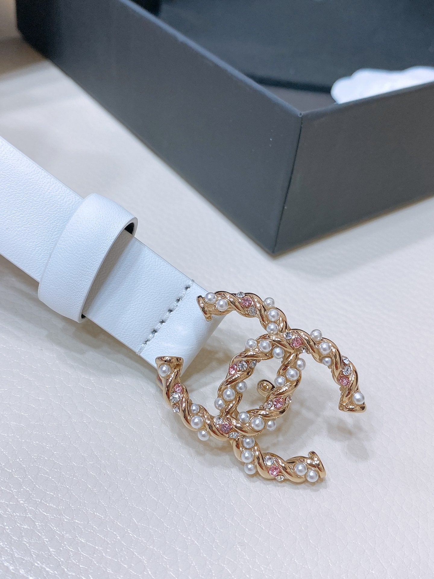 CC BELT 20MM IN WHITE CALFSKIN GOLD HARDWARE ATTACH PEARLS - 30