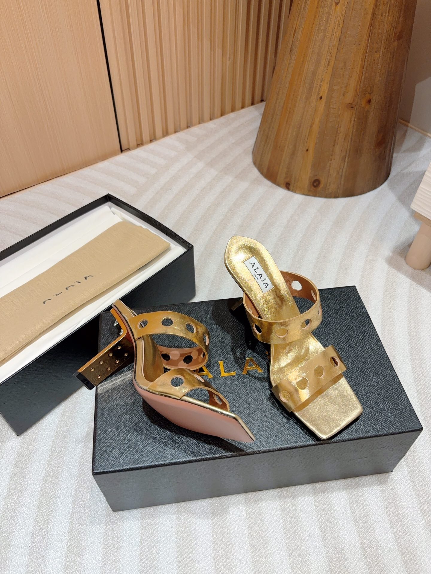 ALAIA TWO-STRAPS HIGH HEEL SANDALS IN GOLDEN PATENT LAMBSKIN - 35