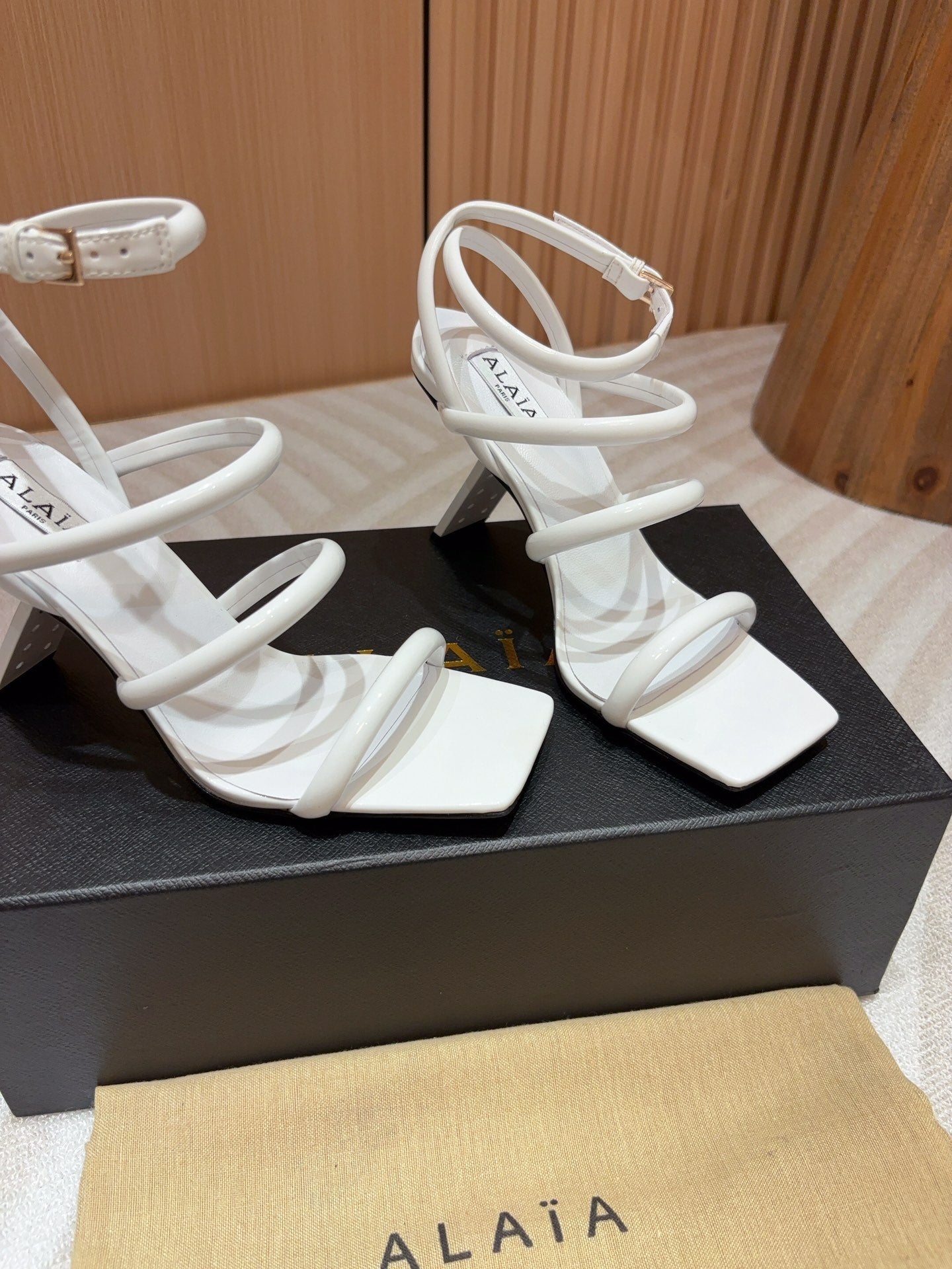 ALAIA THREE-STRAPS HIGH HEEL SANDALS IN WHITE PATENT LAMBSKIN - 35