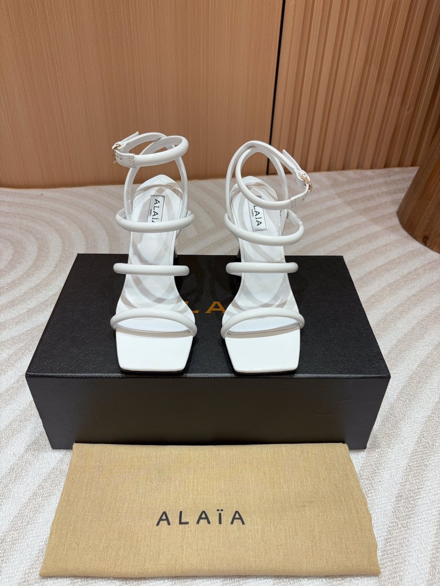 ALAIA THREE-STRAPS HIGH HEEL SANDALS IN WHITE PATENT LAMBSKIN - 35