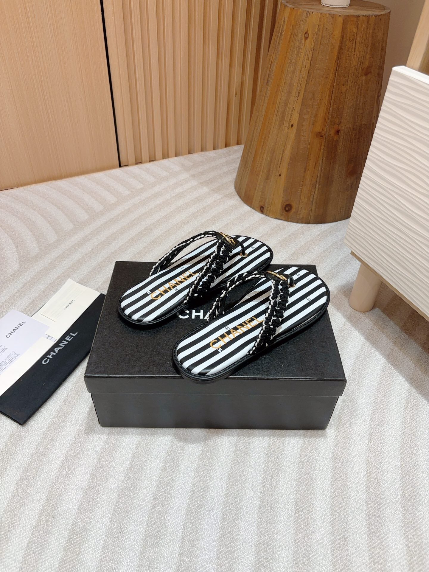 CC WOVEN FLIP FLOP WHITE MIX BLACK SHEEPSKIN - 35