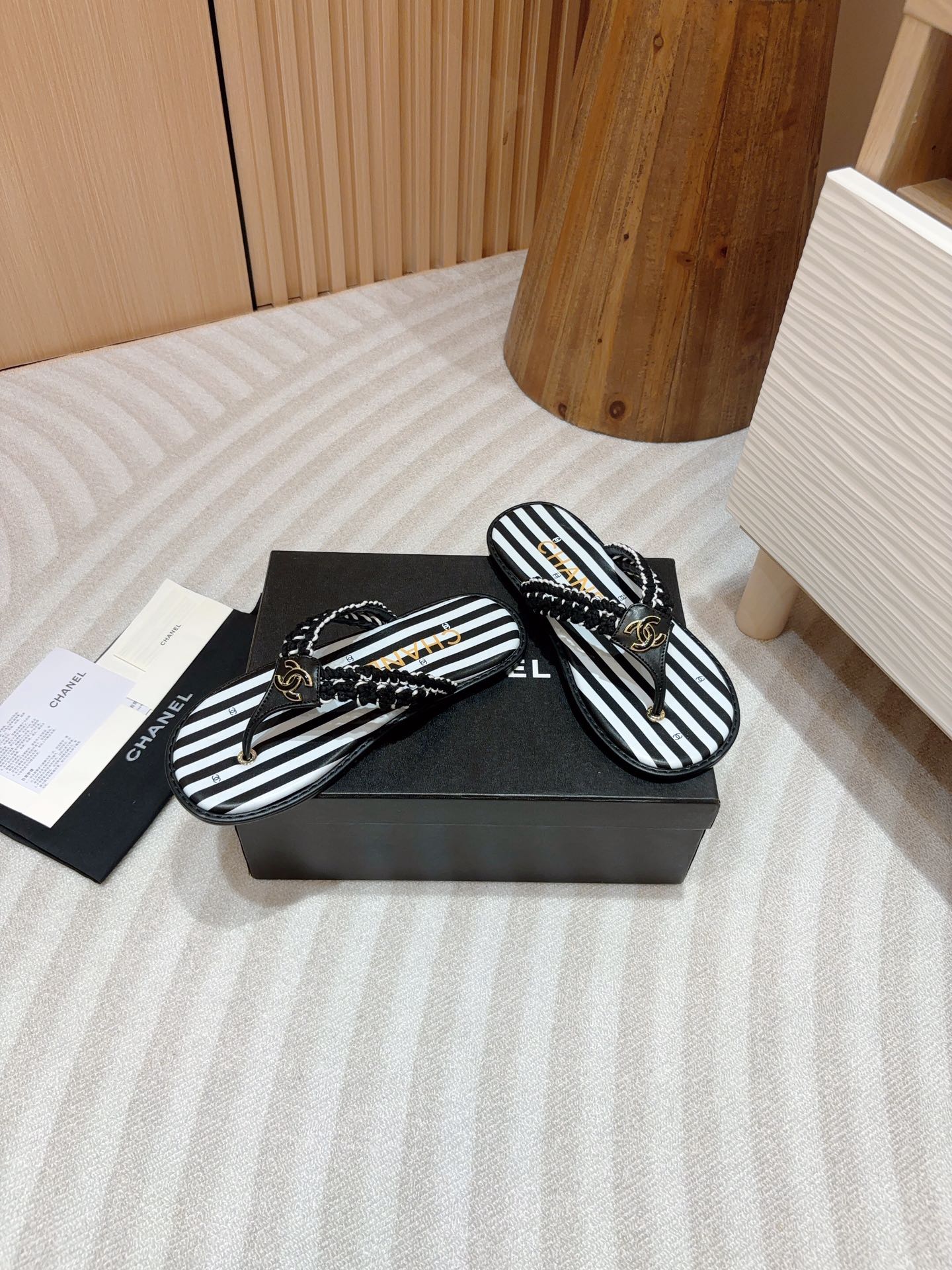 CC WOVEN FLIP FLOP WHITE MIX BLACK SHEEPSKIN - 35