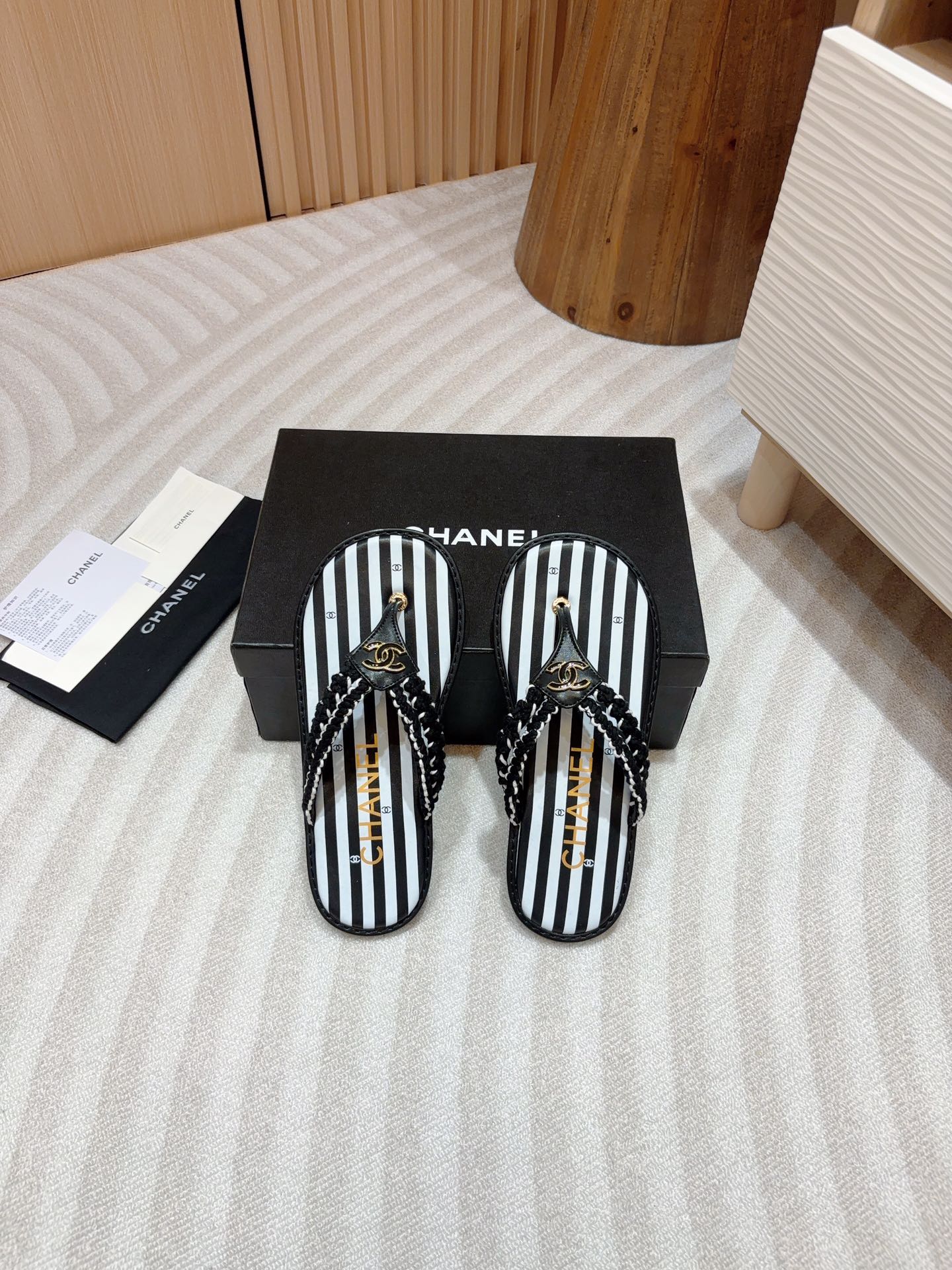 CC WOVEN FLIP FLOP WHITE MIX BLACK SHEEPSKIN - 35