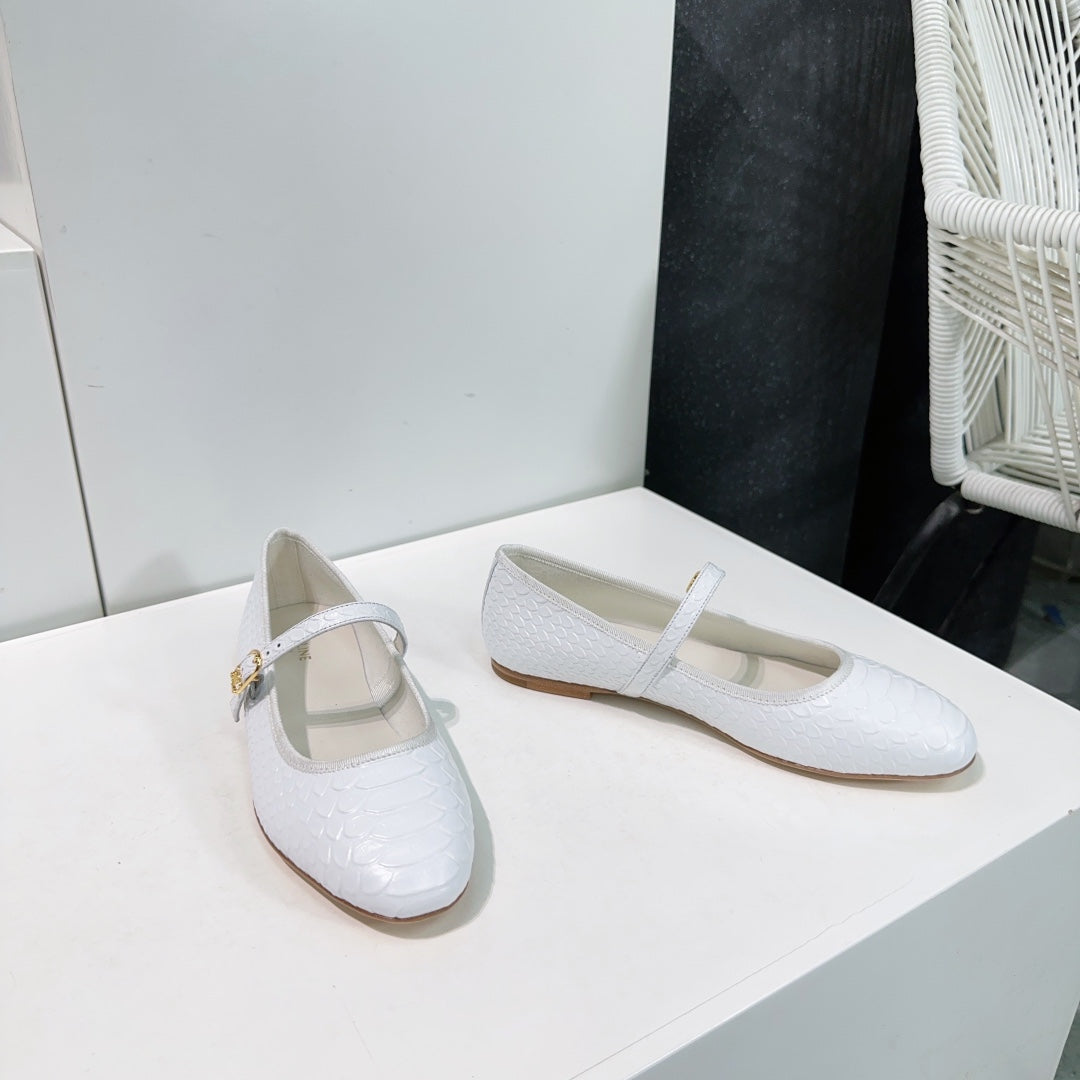 BALLET FLAT IN WHITE EMBOSSED CALFSKIN - 35