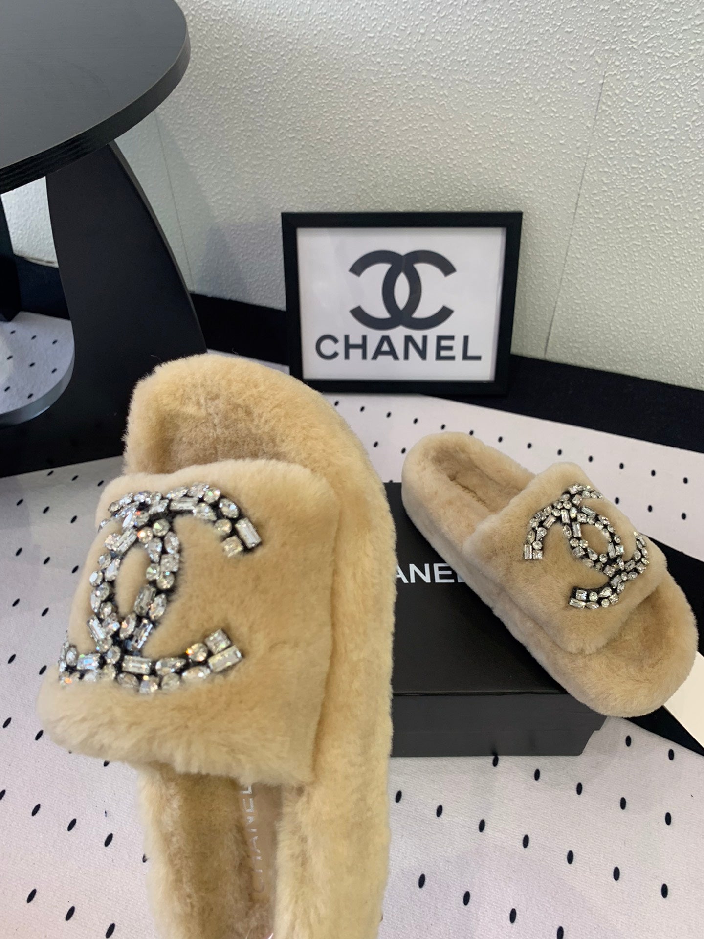 THICK-SOLED SLIPPERS IN BEIGE CREAM SHEEP WOOL - 35