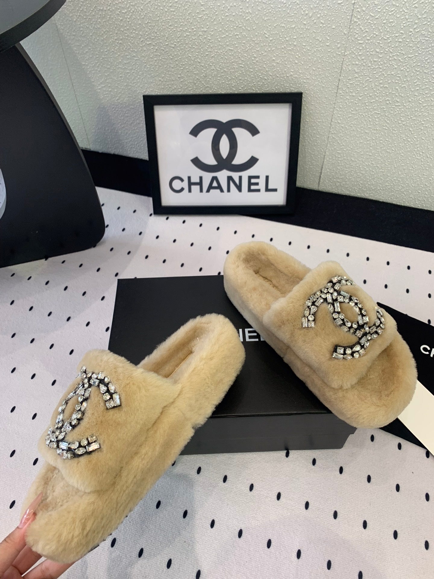 THICK-SOLED SLIPPERS IN BEIGE CREAM SHEEP WOOL - 35