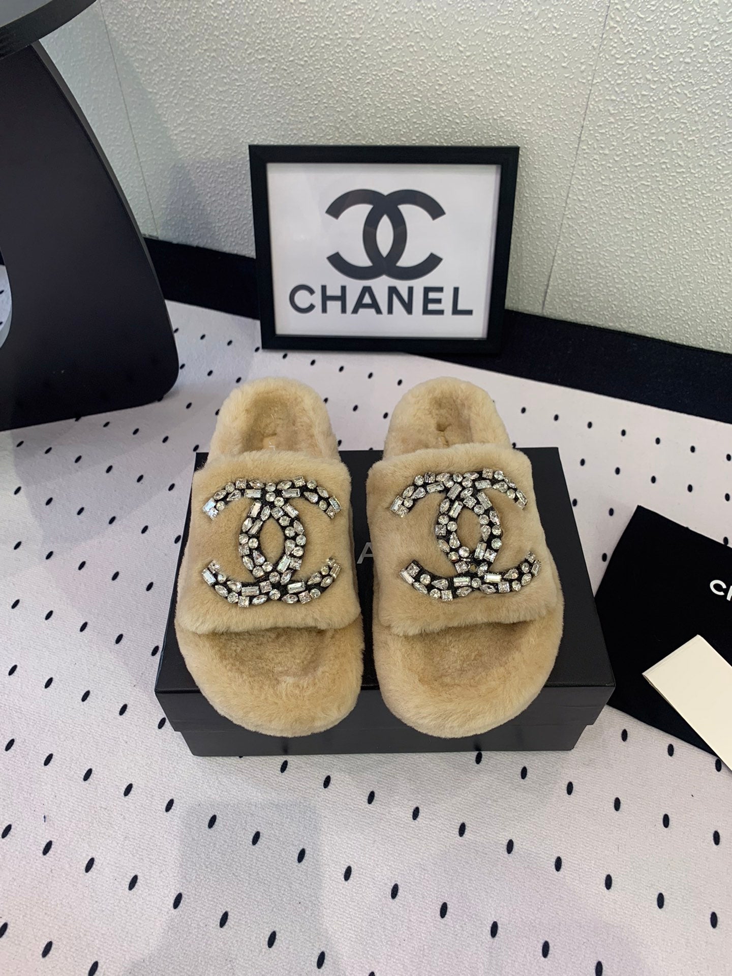 THICK-SOLED SLIPPERS IN BEIGE CREAM SHEEP WOOL - 35